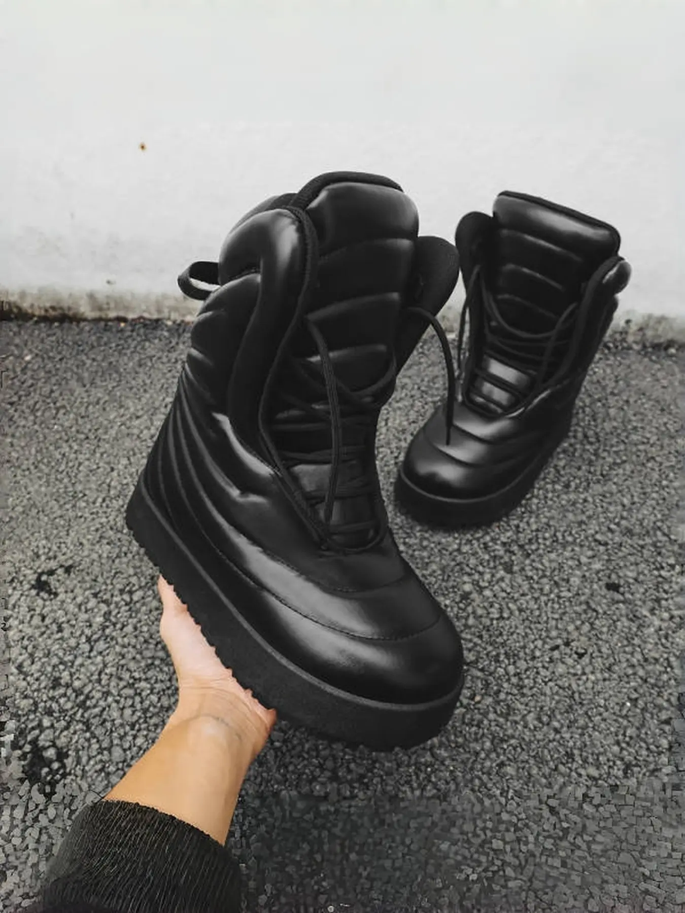 1 Pair Unisex Platform High Top Sneakers Cool Street Style Quilted Padded Upper Lace Up Design Platform Non Slip Wear Resistant Outsole For Cold Weather Outdoor Commute Daily Outfits High Cut Shoes