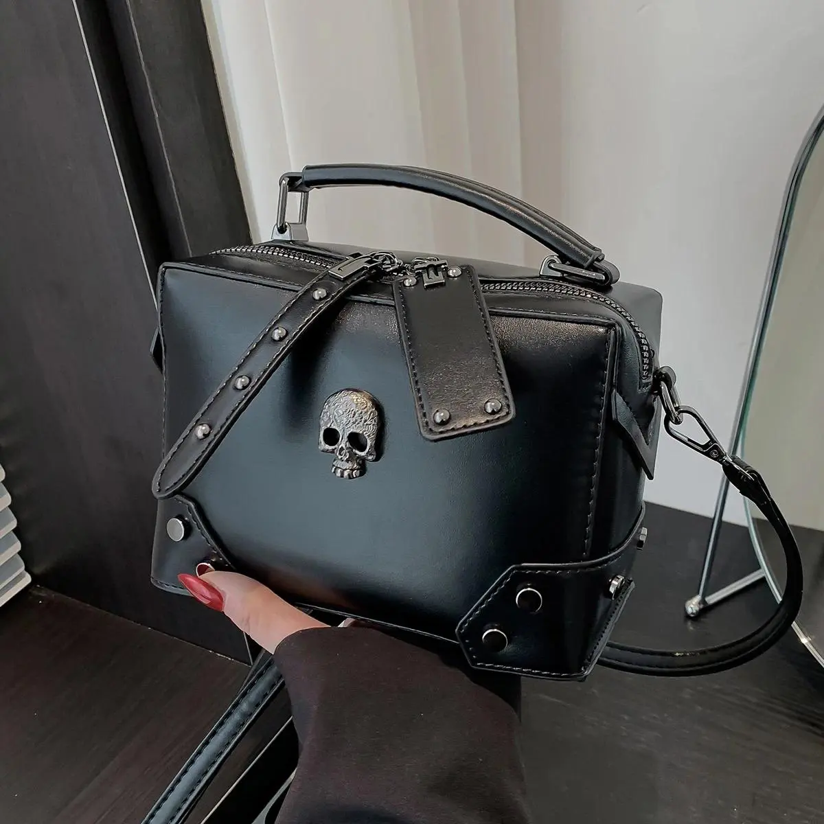 Niche design punk motorcycle style skull handbag, Halloween dark cool all-match solid color crossbody bag,