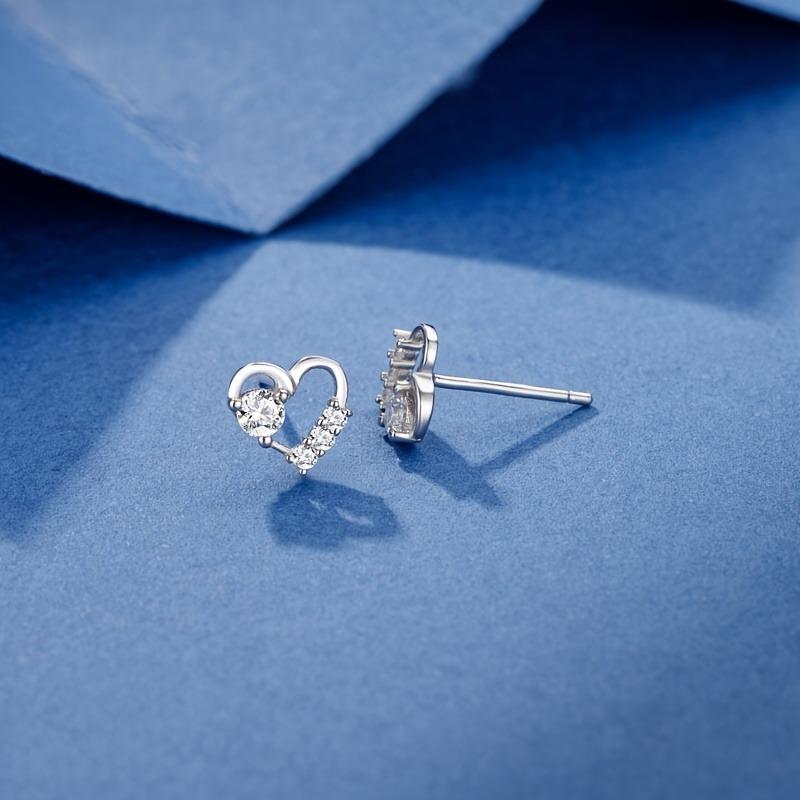1 Pair of Women'S Silvery Heart-Shaped Earrings, Copper Inlaid with Synthetic Zirconia, Fashionable, Luxurious, And Noble, Suitable for Female Friends' Celebrations, Parties, And Banquets, Valentine'S Day/Christmas/New Year Party Gifts