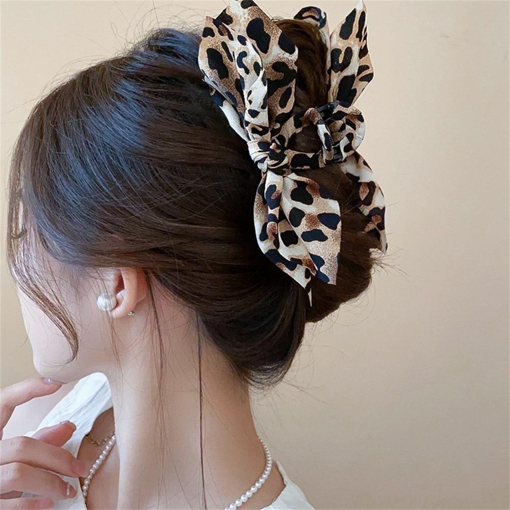 Women's Oversized Bow Hair Claw Clip For Women, Paisley And Leopard Printed Fabric Bow, Strong‑Grip Non‑Slip Hair Accessory For Thick Hair, Lightweight Durable Design For Half‑Up Styles, Daily Office Party And Travel Occasions