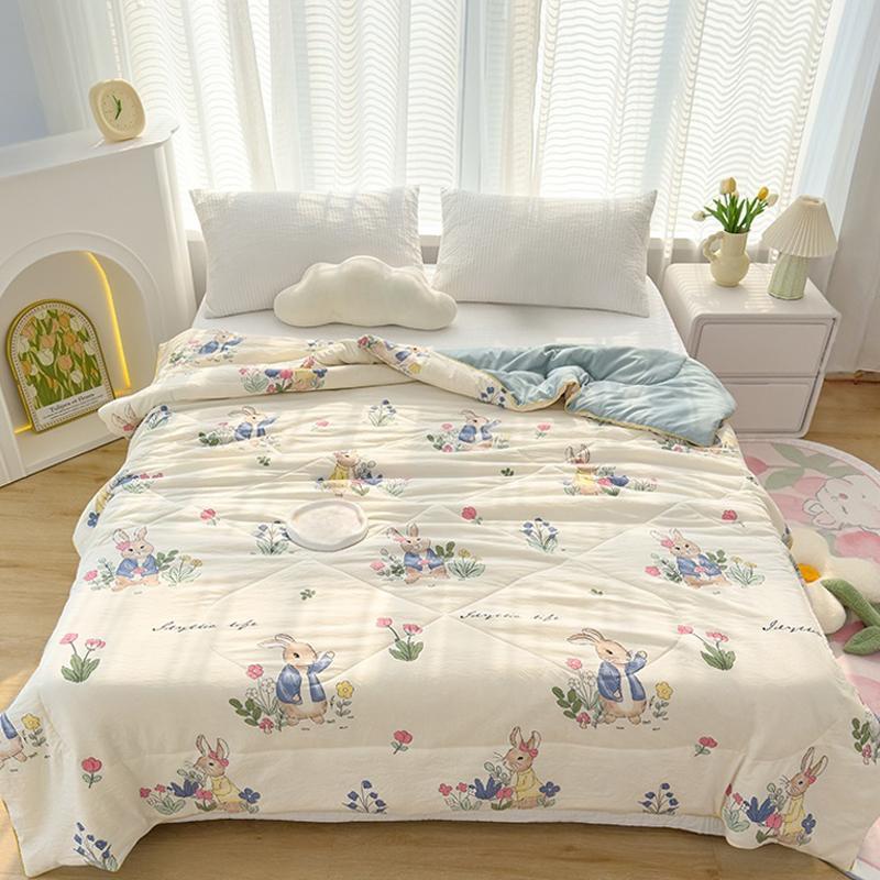 1pcs of small floral print summer quilt, super soft and skin-friendly air-conditioned quilt, suitable for use in all seasons, bedrooms, and living rooms