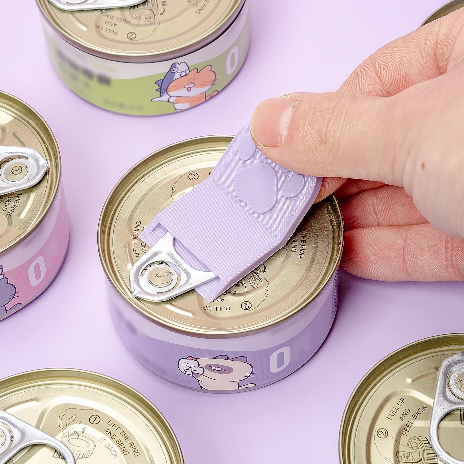 A Pet Can Opener with an Ergonomic Non-Slip Handle, Suitable for Cat/Dog Food Cans, Made of Durable Plastic, Featuring an Easy-To-Clean Design