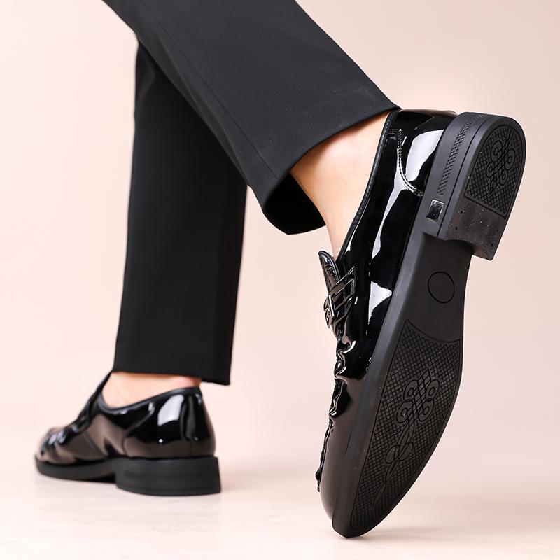 Men Loafers with PU Embossed Pattern Fashionable  Classic Business Dress Shoes
