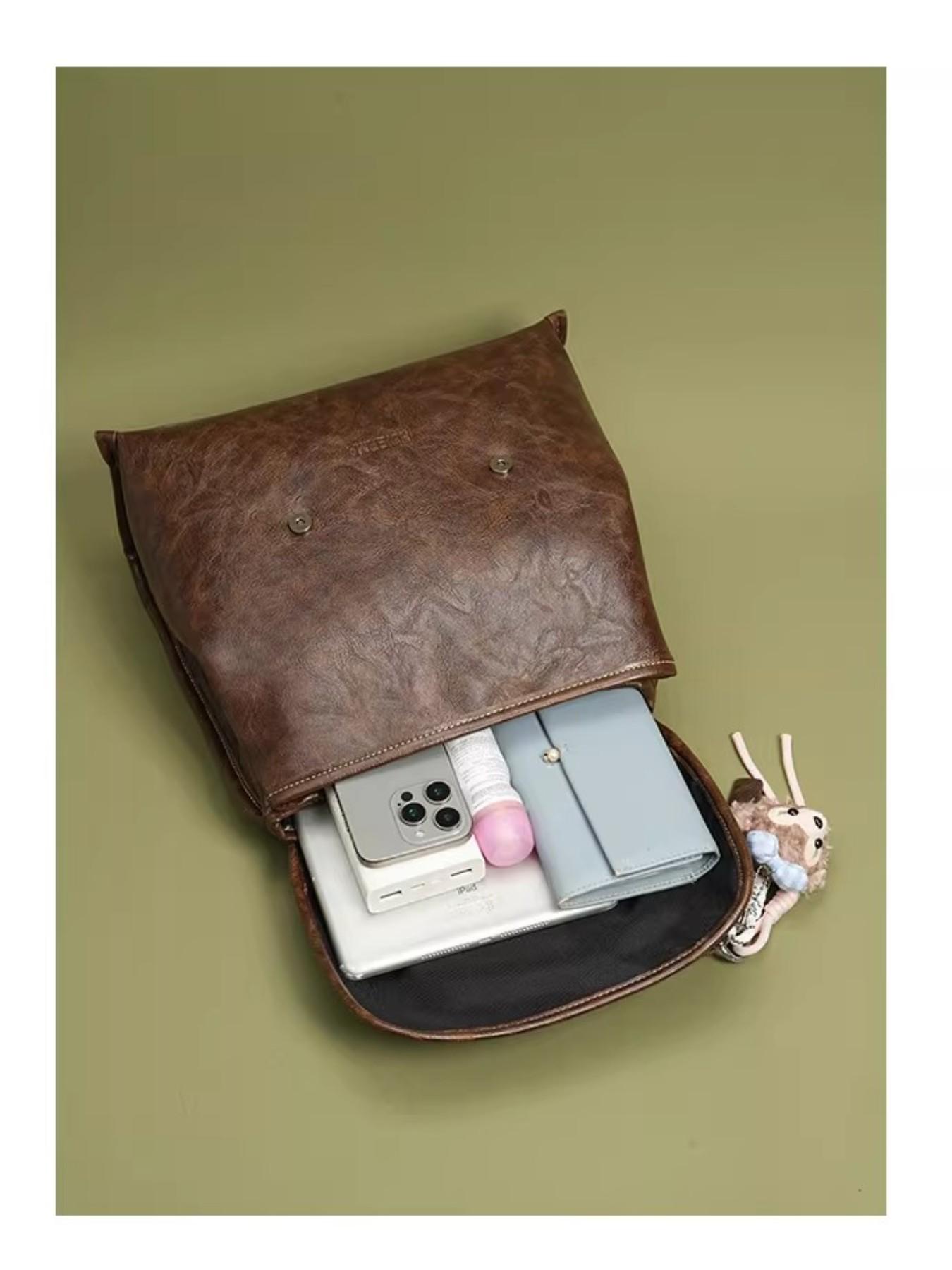 Retro leather backpack - Ladies' retro school style backpack! Classic flip cover backpack, with plush bear pendant and buckle details; Classic faux leather daily bag, suitable for school, commuting and traveling; Douyin bestseller fashion accessory; Light