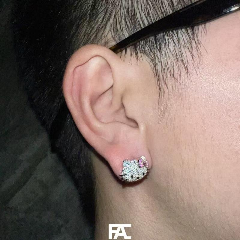 Newly launched cross-border best-selling Kitty cat stud earrings for women, featuring a light luxury and sweet ins style, cute ear cartilage studs, and charming ear jewelry for girls with a girlish heart