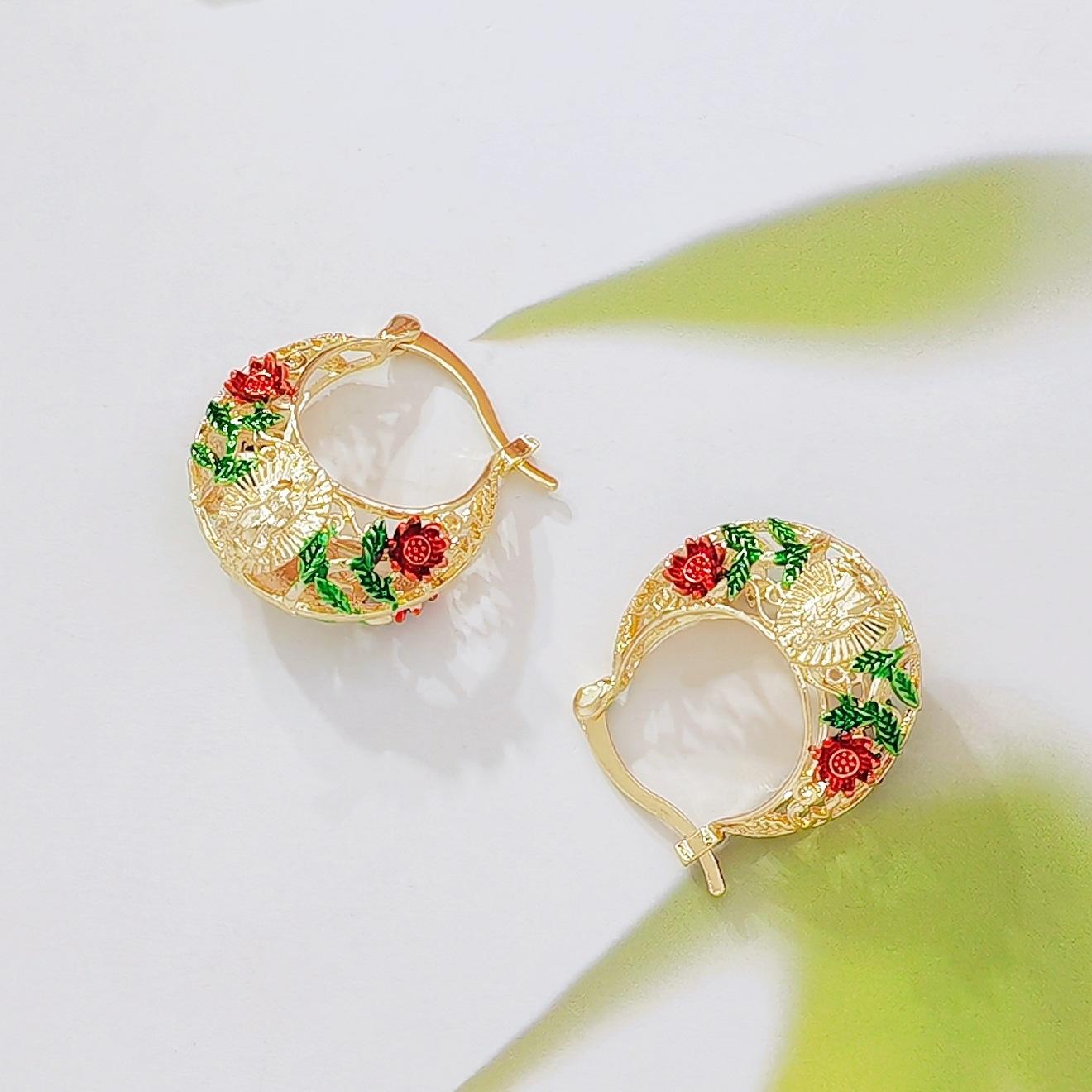 European‑Style Virgin Mary Enamel Hoop Earrings, Gold‑Plated Hollow Ear Rings With Colorful Red‑Green Rose Patterns, Fashion Retro Ear Jewelry For Daily Matching And Party Occasion Styling