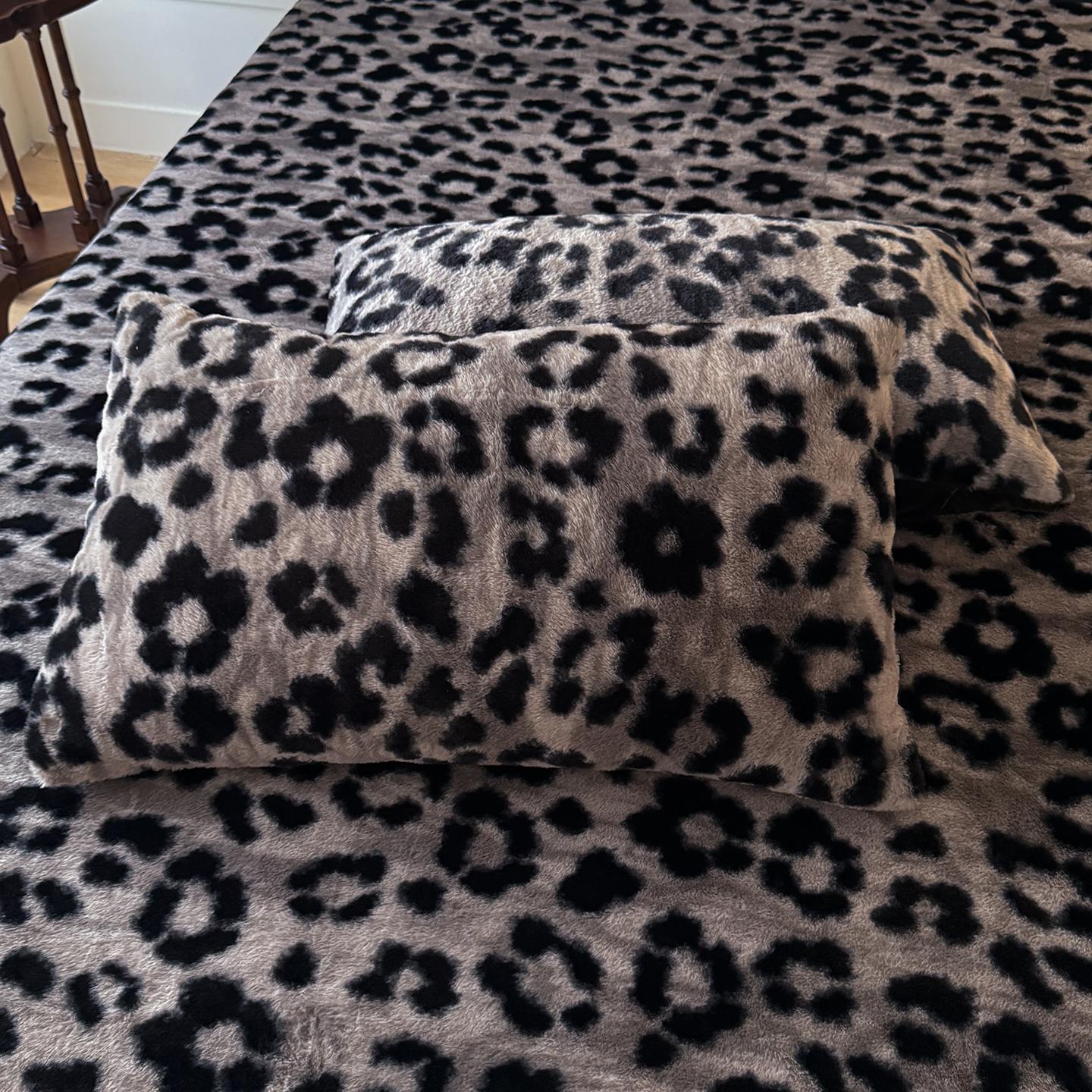 Luxury Faux Rabbit Fur Leopard, Tiger & Butterfly Print Fitted Sheet 3-Piece Set – Soft, Warm Solid Color Bedding, Premium Set (Includes 1 Fitted Sheet + 1/2 Pillowcases), All-Season Use, Perfect for Bedroom, Dorm, Sofa Décor & Christmas Gift