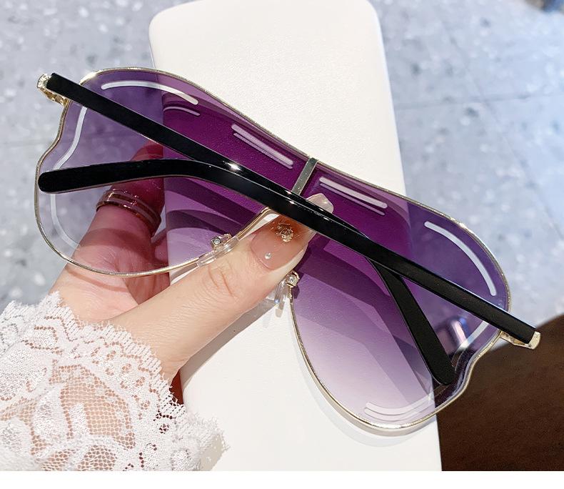 Oversized One-Piece Shield Sunglasses for Women, UV400 Protection Gold Frame Windproof Shades, Trendy Gradient Purple Lens Cycling & Streetwear Eyewear