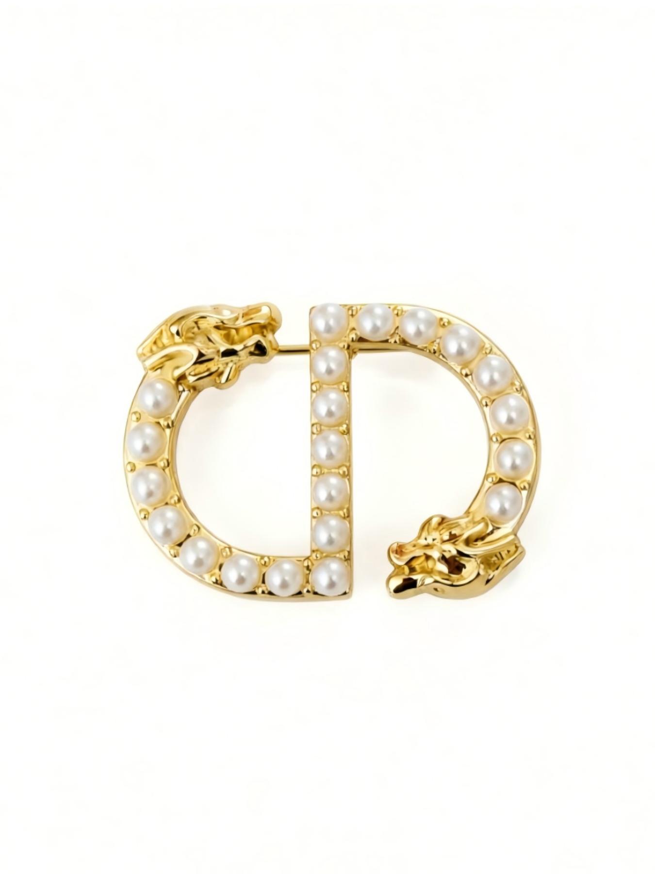 Elegant Letter Pattern Brooch, All-Seasons Fashion Accessory, Business Style Pin, Perfect Gift for Women, High-Quality Design