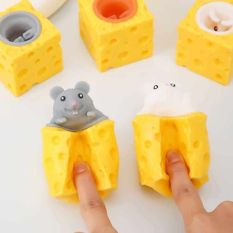 Realistic Cheese Block Squeeze Toy — give it a squeeze and a cute little squirrel pops out! 🧀🐿️ An ultra-bouncy, squeezable sensory stress-relief toy, perfect for parent-child interaction and a great icebreaker for social gatherings.