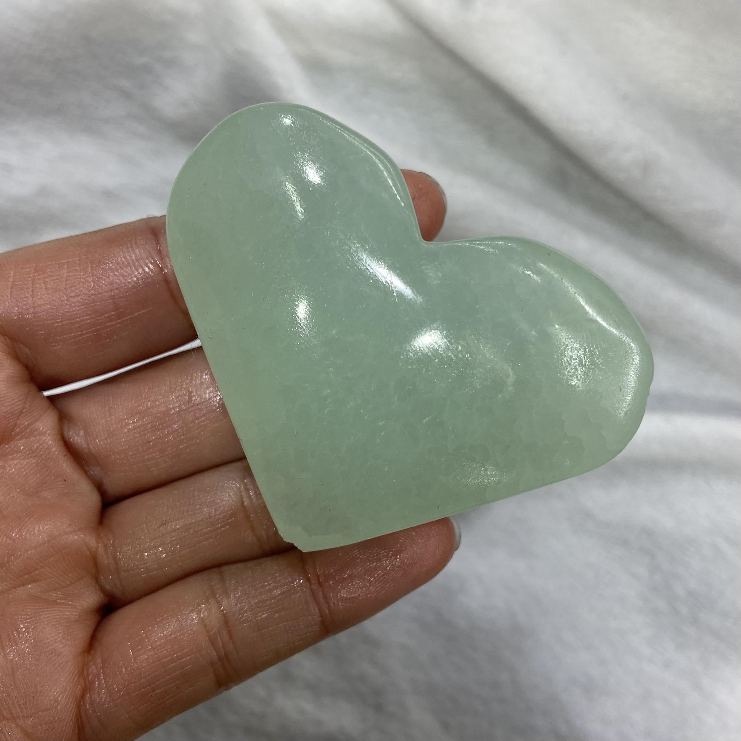 1 count Natural Green Onyx Calcite Heart Stone And Crystal mineral Healing Crystal 57-63mm