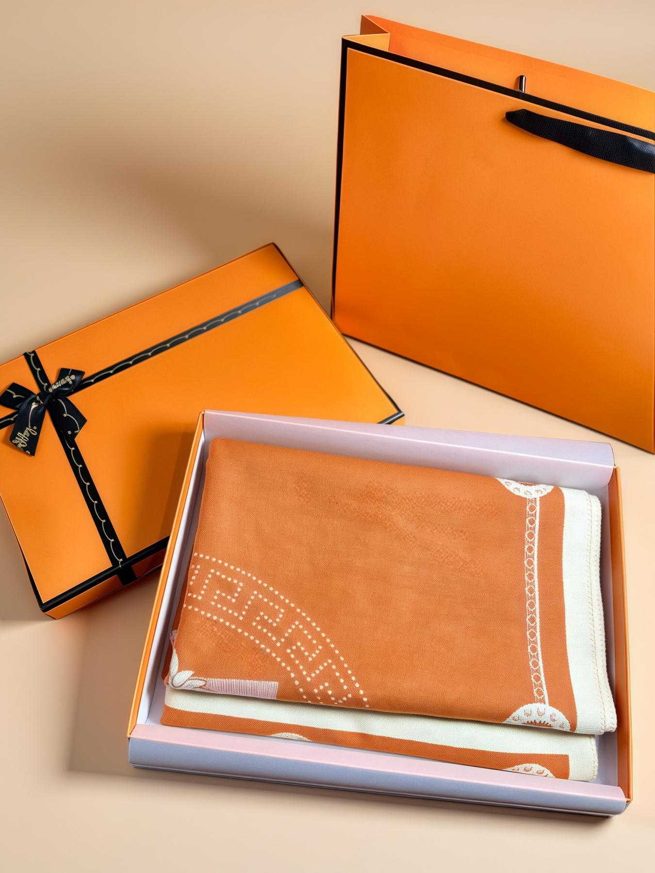 Women's High-Quality Knit Scarf, Warm Fitted Design, Valentine's Day Perfect Gift for Her, Ideal for Fall & Winter, Includes Gift Box, Knitted Scarf