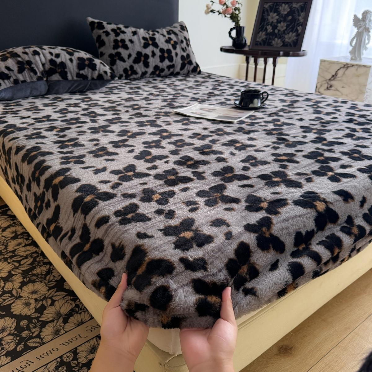 Faux Rabbit Fur Leopard, Tiger & Butterfly Print Fitted Sheet 3-Piece Set – Luxurious, Soft & Warm Solid Color Bedding, Premium Set (Includes 1 Fitted Sheet + 1/2 Pillowcases), All-Season, Perfect for Bedroom, Dorm, Sofa, Cozy Christmas Gift