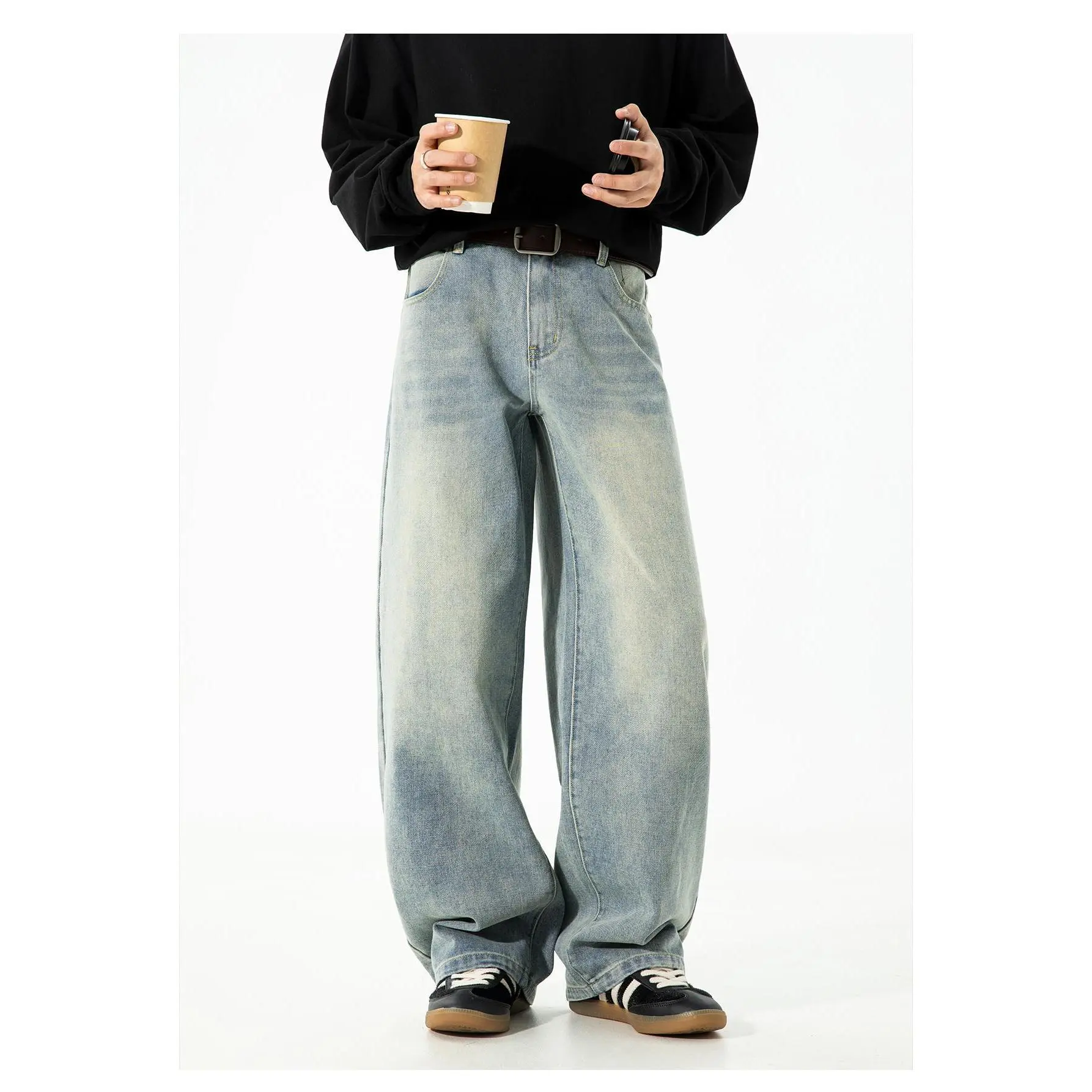 Men's Vintage Washed Wide-Leg Jeans, classic five-pocket construction, subtle gradient faded tones, precise stitching craftsmanship, retro street silhouette, versatile bottoms, ideal for daily commutes and weekend outings.