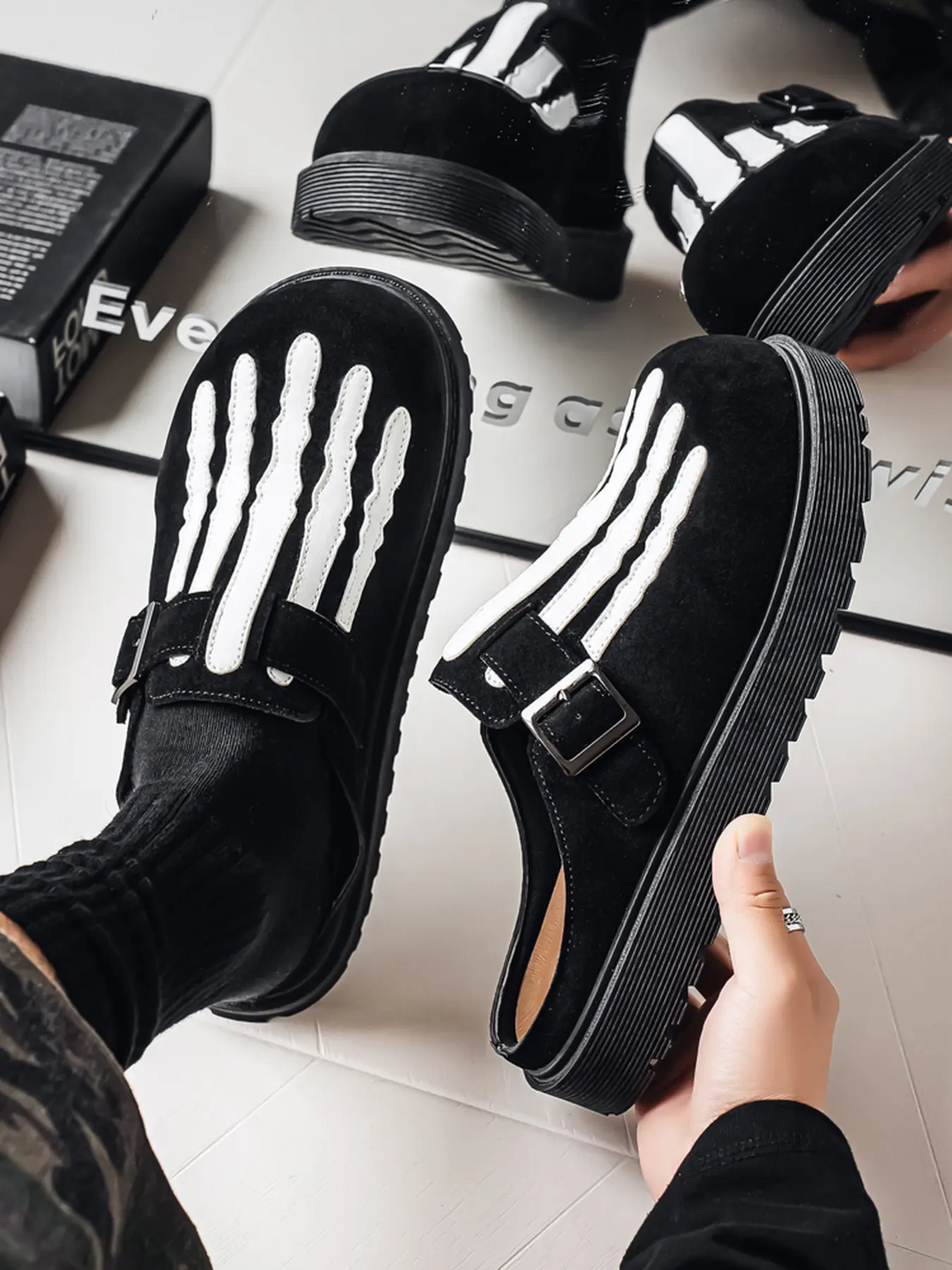 Men'S Black Thick Platform Skeleton Mule Clogs, Soft Faux Suede Upper White Skeletal Toe Graphic Slippers, Adjustable Metal Buckle Chunky Lug Sole Anti-Slip, Gothic Casual Slip-On Shoes For Street Halloween Daily Wear