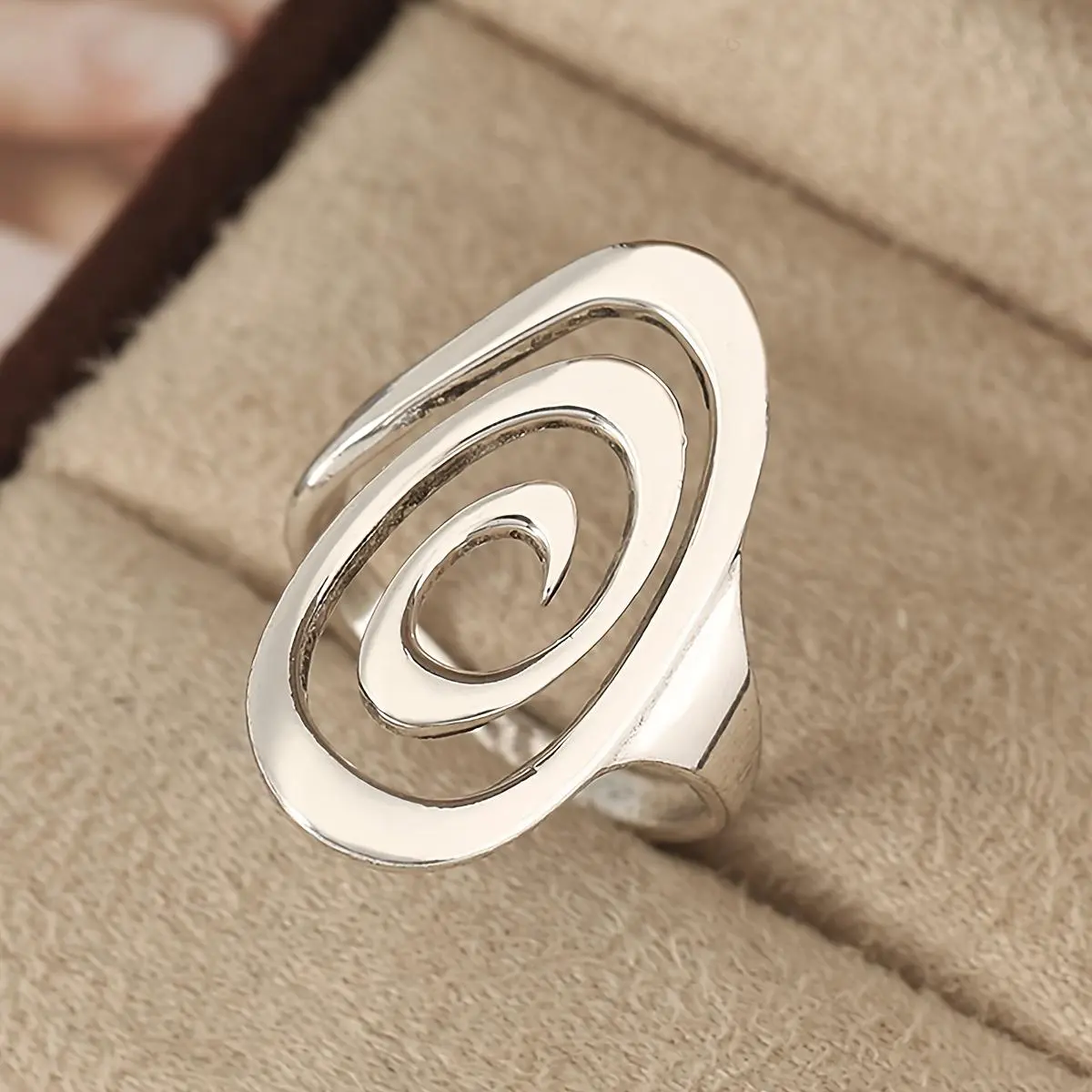 1pc Hammered Copper Geometric Ring, Unisex Minimalist Jewelry for Men & Women, Unique Dainty Everyday Ring, Perfect Gift for Daily Commute & Special Occasions