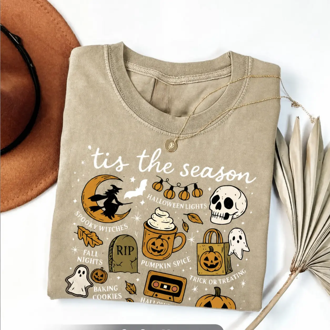 Comfort Colors Tis The Season Halloween T-Shirt, Cute Coquette Fall Graphic Tee, Retro Pumpkin Spice Spooky Witch Ghost Trick Or Treat Shirt