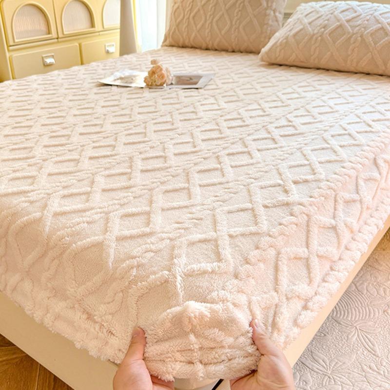 King Queen Size Diamond Pattern Bed Sheet Set, Soft Washable Fabric, Deep Pocket Design, Includes 1 Fitted Sheet and 2 Pillowcases #GLOBAL PICKS