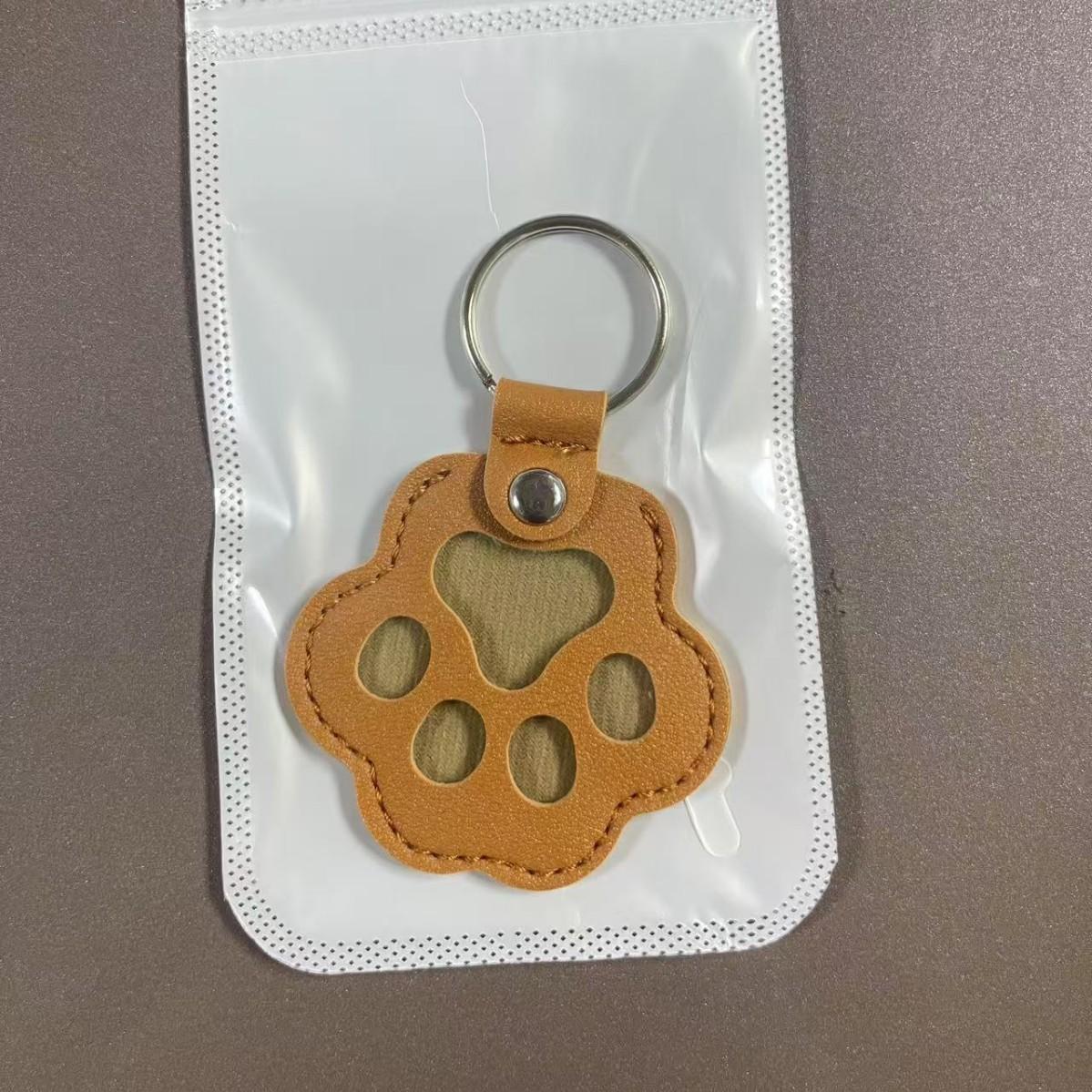 Pet Hair Storage Keychain, Paw Shaped Fur Keepsake, Dog Cat Hair Collector, Commemorative Gift for Pet Enthusiasts, Unique Souvenir