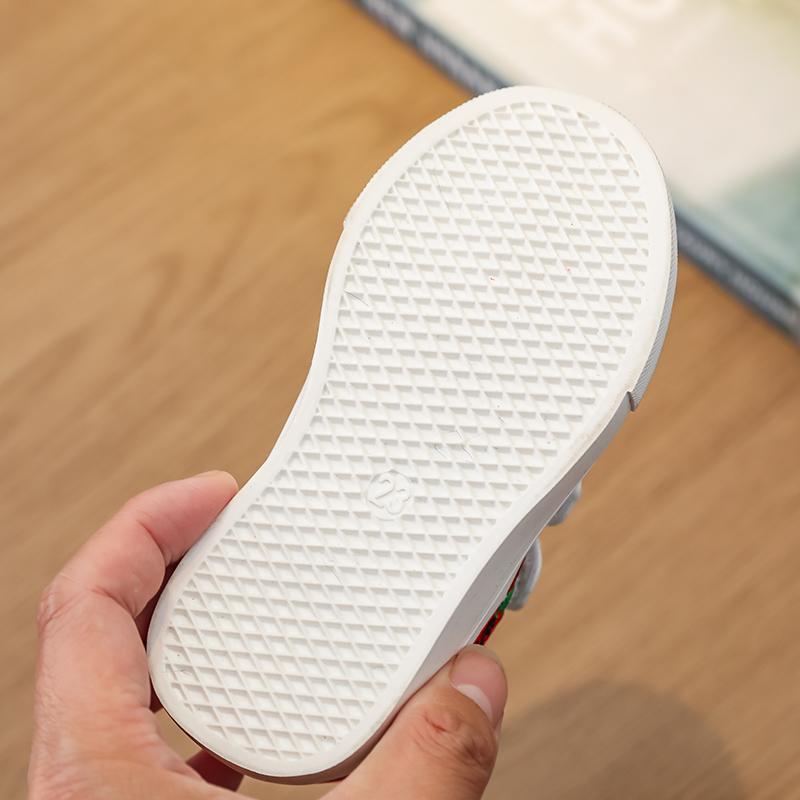 Girls' Strawberry Print Low-Top One-Piece Skate Shoes, Comfortable Velcro Closure, Perfect for Outdoor Activities