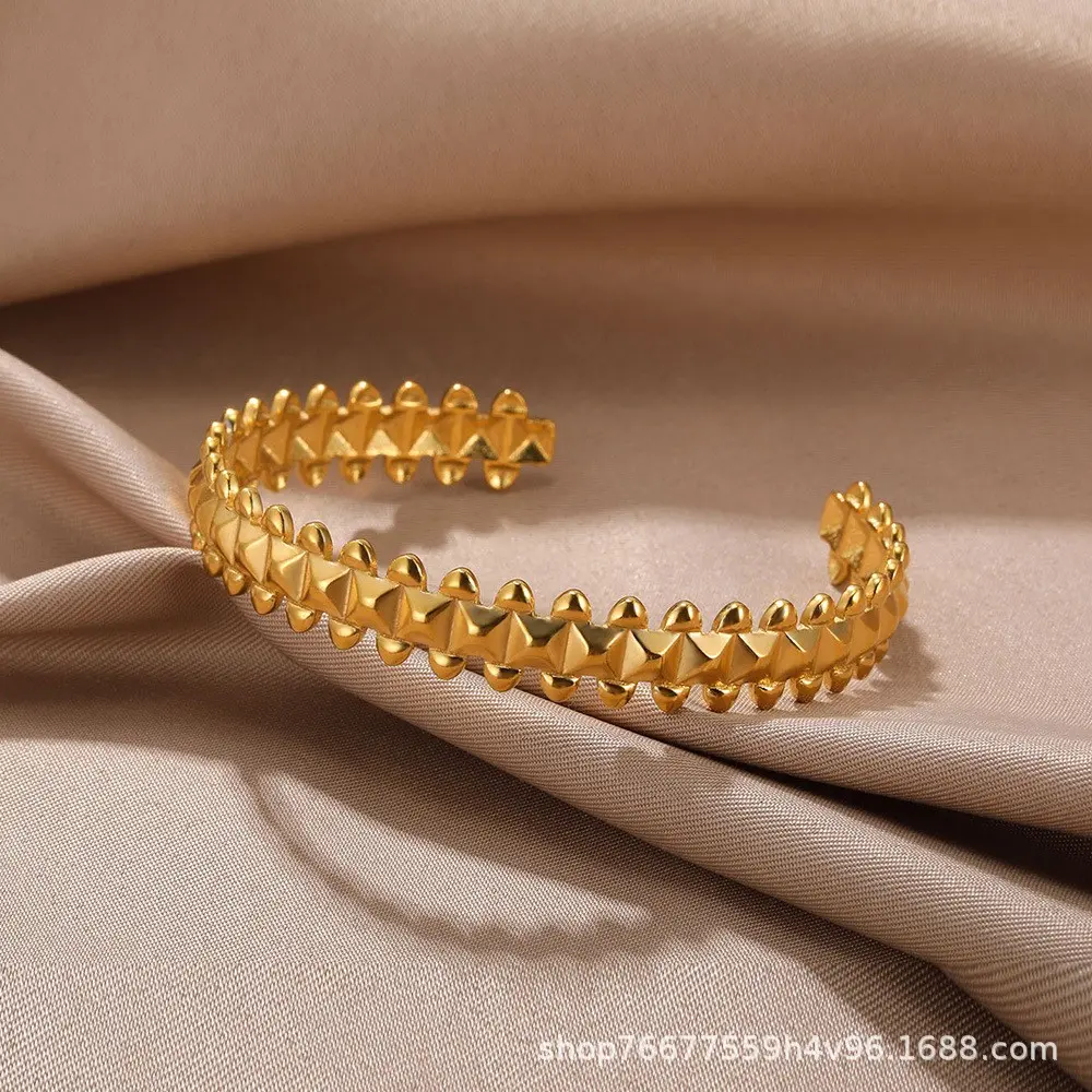 Vintage checkered open bracelet