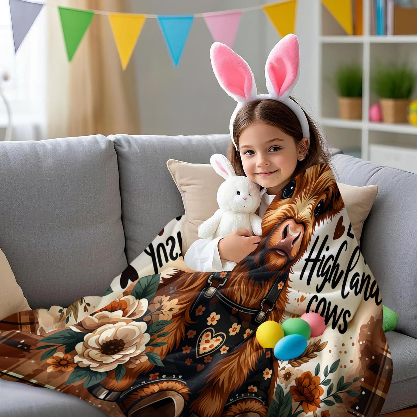 Just A Girl Who Loves Highland Cows Lightweight Throw Blanket, Soft Flannel Fleece Cute Highland Cow Floral Blanket, Western Plaid Nap Blanket for Couch Bed Office Travel, Ideal Gift for Highland Cow Lovers Women Girls Teens