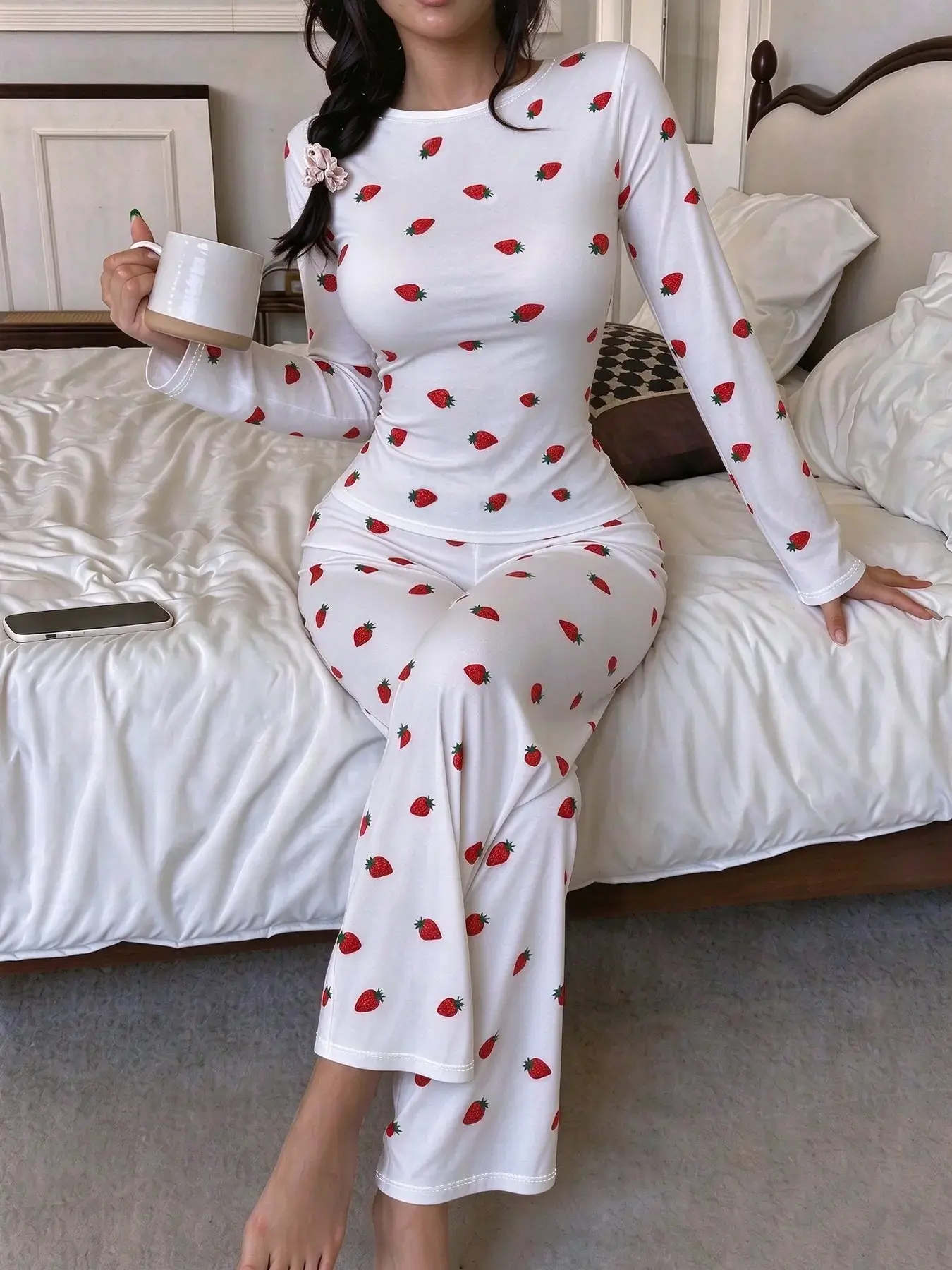 Sweet Strawberry Print Long Sleeve Pajama Set, Slim Fit Round Neck Top + Wide Leg Pants, Soft Skin-Friendly Women's Home Two-Piece Set