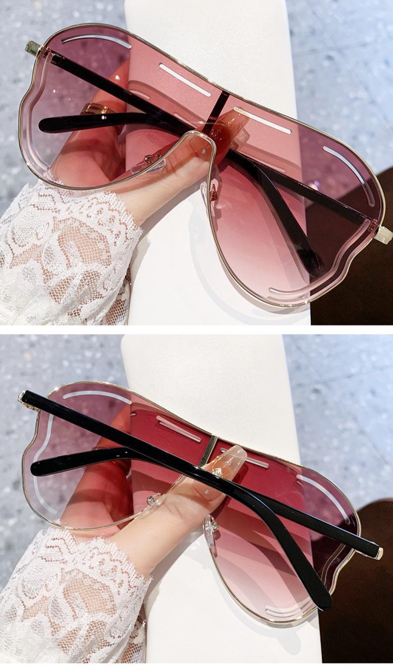 Oversized One-Piece Shield Sunglasses for Women, UV400 Protection Gold Frame Windproof Shades, Trendy Gradient Purple Lens Cycling & Streetwear Eyewear Oversized One-Piece Shield Sunglasses for Women, UV400 Protection Gold Frame Windproof Shades, Trendy Gradient Purple Lens Cycling & Streetwear Eyewear