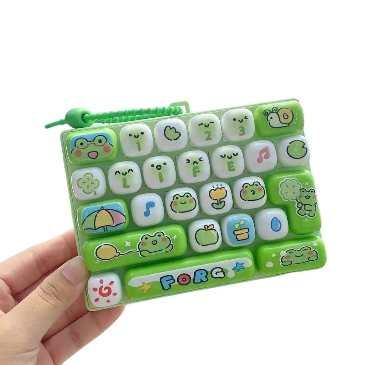 26-Key Stress Relief Keyboard Keychain, Fun Practical Key Ring for Parties, Office and Home Use, Perfect Gift Accessory