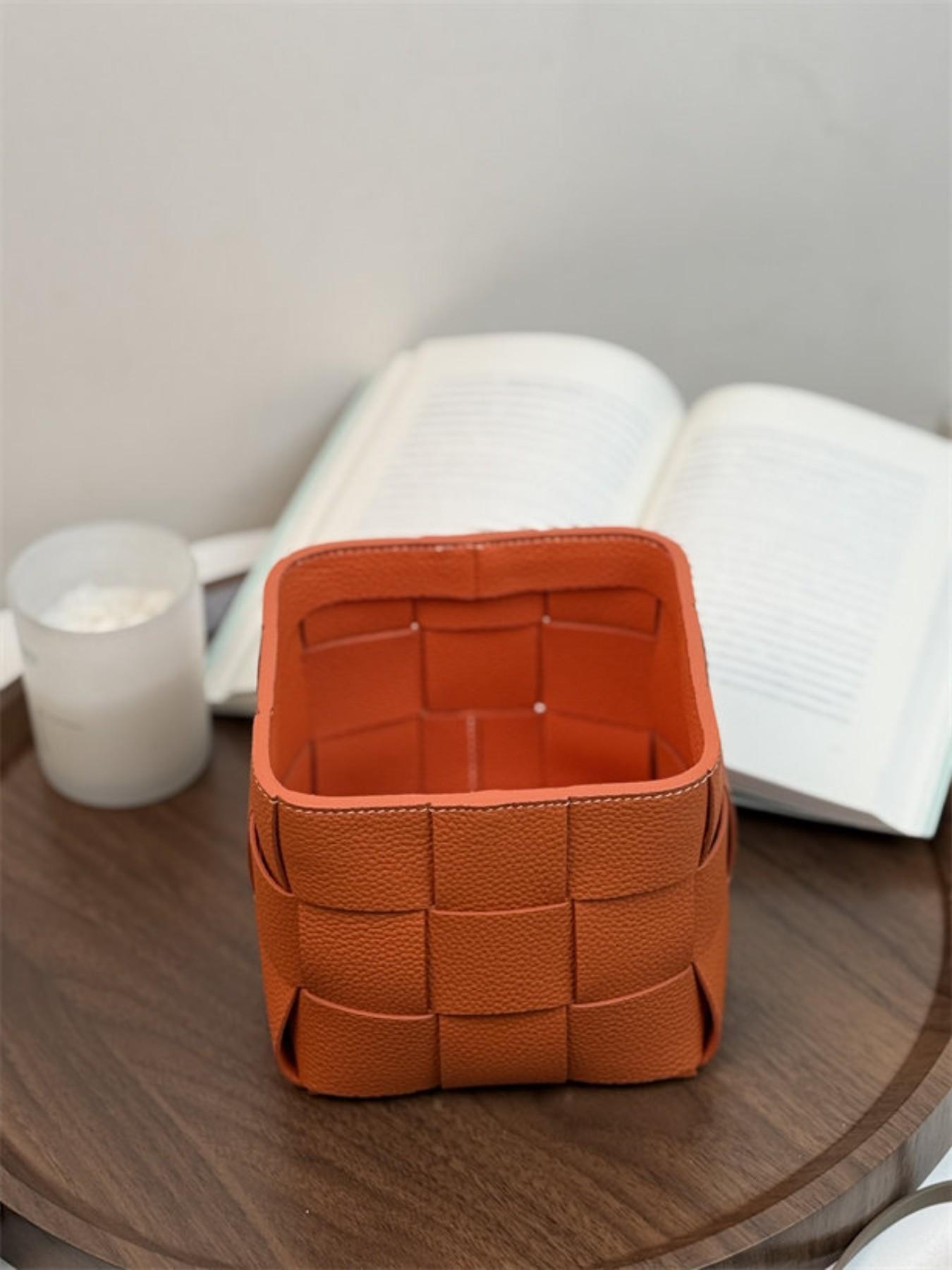 High-Quality top-grain leather Storage Basket, Elegant Makeup Brush Organizer, Perfect for Vanity & Bathroom, Essential for Beauty Bloggers