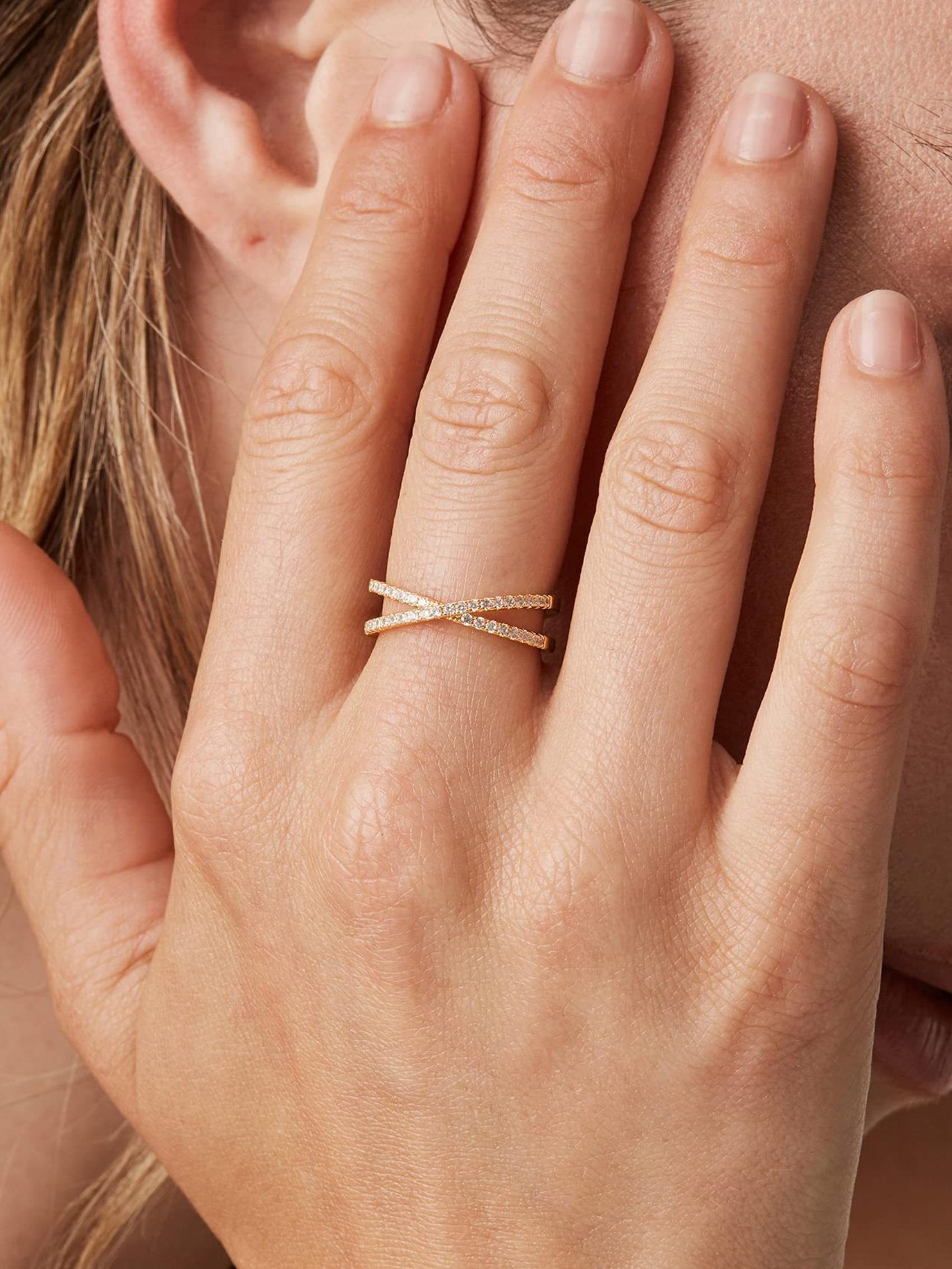 Elegant Cross Zircon Ring, 18k Twisted Stackable Band, Minimalist Daily Jewelry, Perfect Gift for Her Elegant Cross Zircon Ring, 18k Twisted Stackable Band, Minimalist Daily Jewelry, Perfect Gift for Her