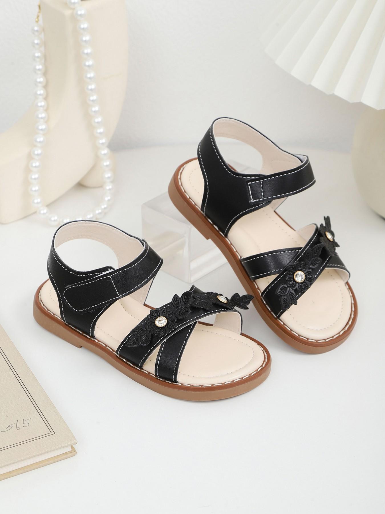 2026 Summer New Girls' Cross Strap Sandals, Child 3D Leaf Decoration Princess Shoes, Soft Sole Beach Sandals for School