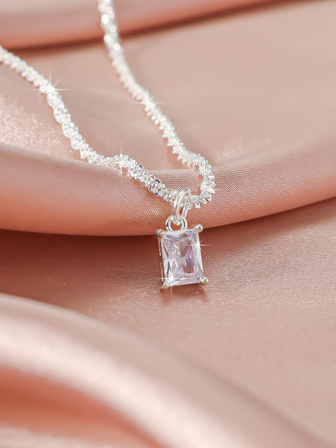 Minimalist Diamond Necklace, High-End Luxury Sparkling Collarbone Chain, Elegant Women's Jewelry, Simple Cold Style Pendant