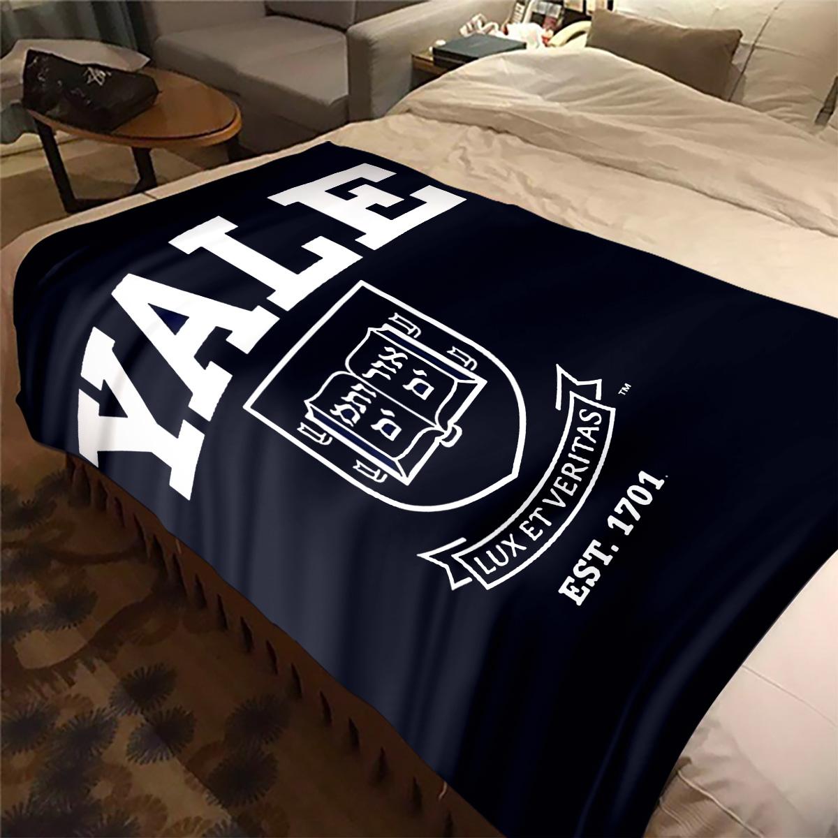 YALE University logo patterned blanket, retro and trendy, a stylish, soft, and warm blanket, the best gift for gamers, racing enthusiasts, and fashionistas.