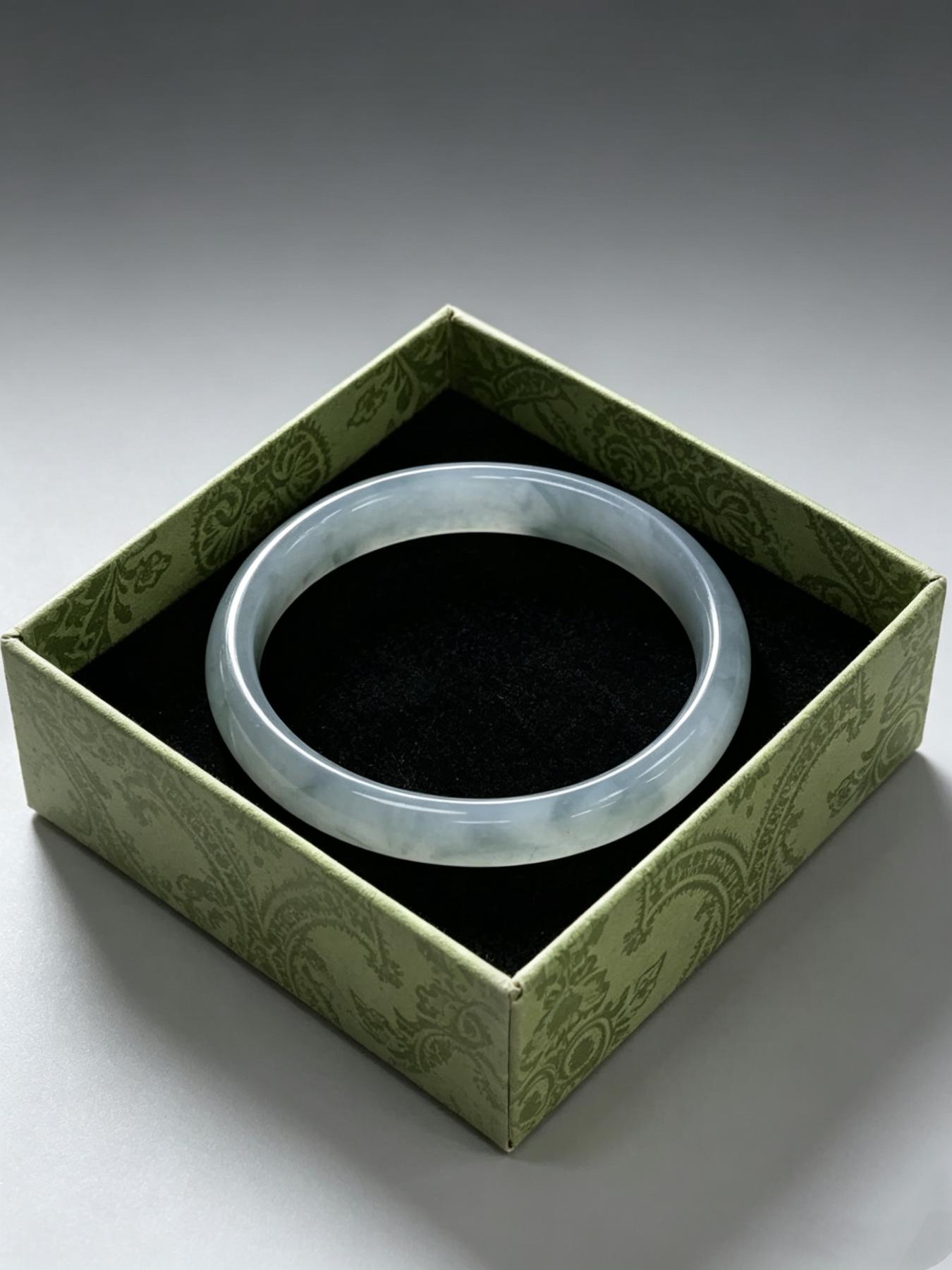 Elegant Eastern Style Jade Bracelet with Gift Box, Beautiful Bangle, Perfect Gift, Traditional Chinese Jewelry, Fine Craftsmanship