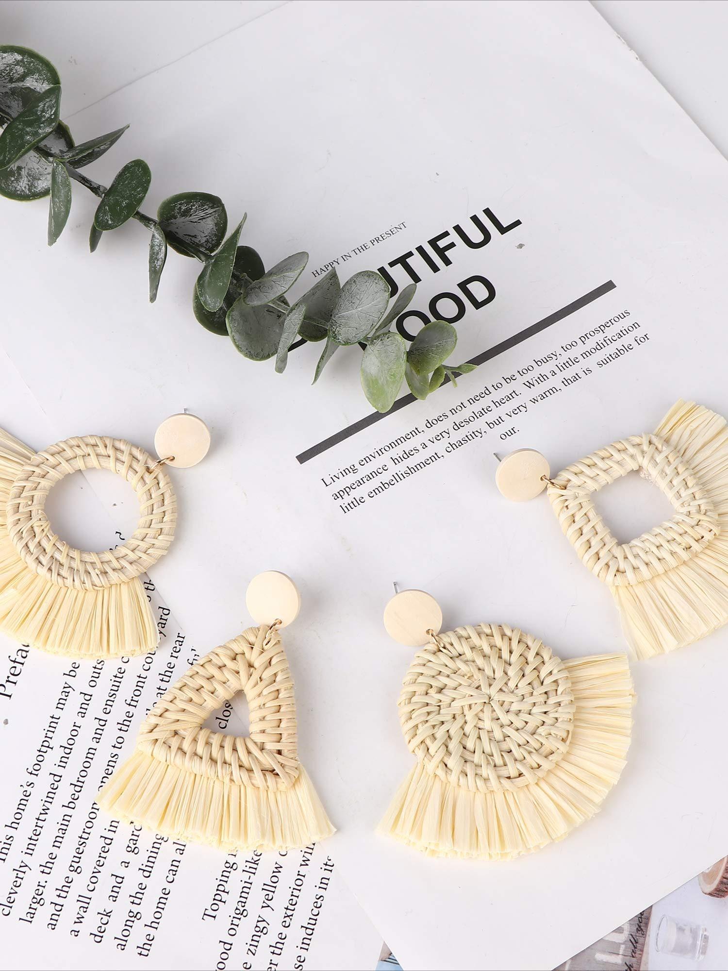 1 Pair Bohemian Beige Rattan Raffia Fringe Dangle Earrings for Women Men Handmade Natural Woven Straw with Elegant Wooden Decor Lightweight Fashionable Hypoallergenic Posts Provide Safe Comfortable Wearing Experience