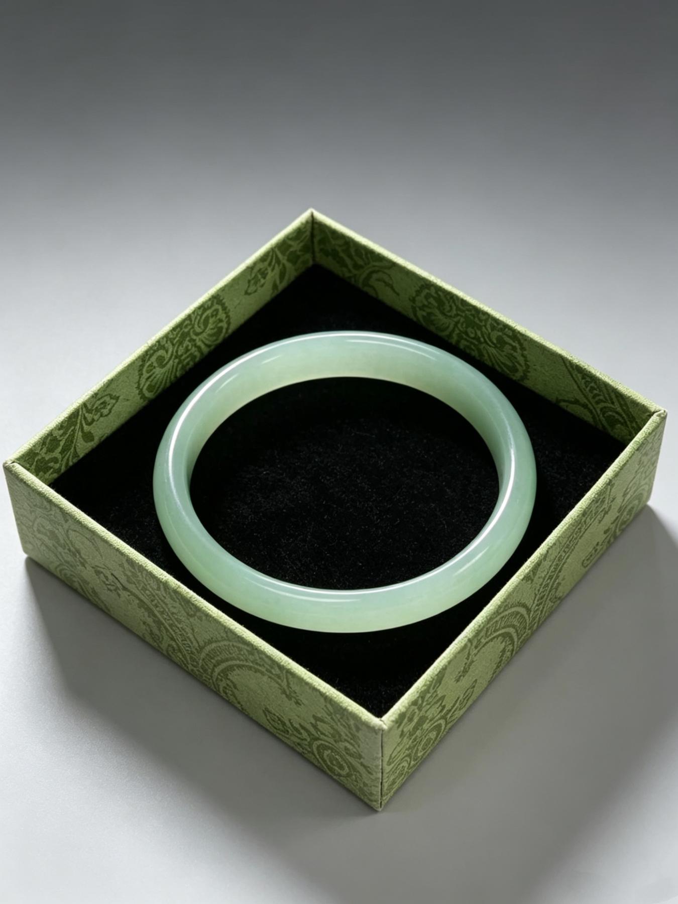 Elegant Eastern Style Jade Bracelet with Gift Box, Beautiful Bangle, Perfect Gift, Traditional Chinese Jewelry, Fine Craftsmanship