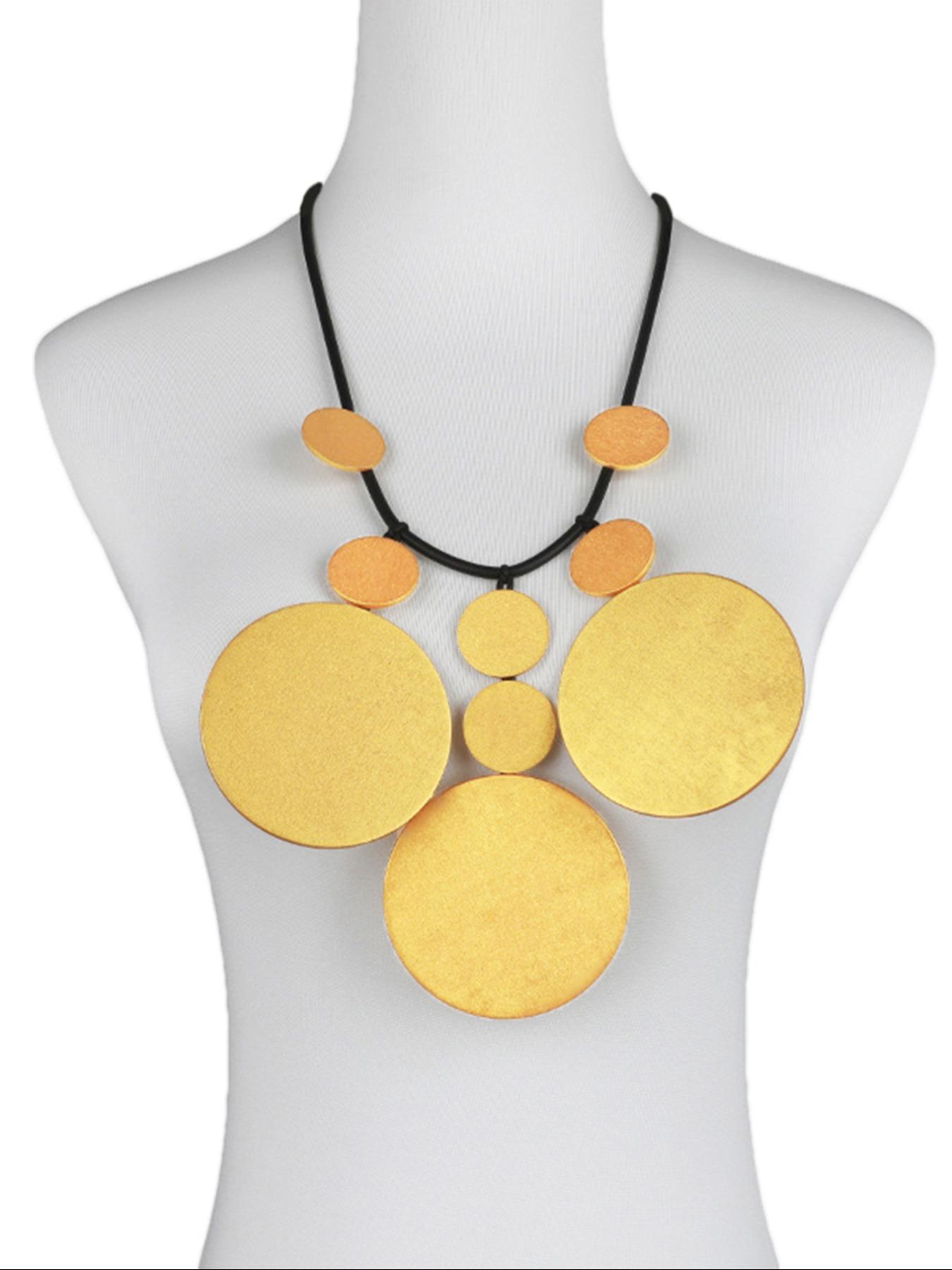 Elegant Round Pendant Necklace, Bold Fashion Jewelry for Women, Luxurious Party Accessory, Perfect for Dates and Events