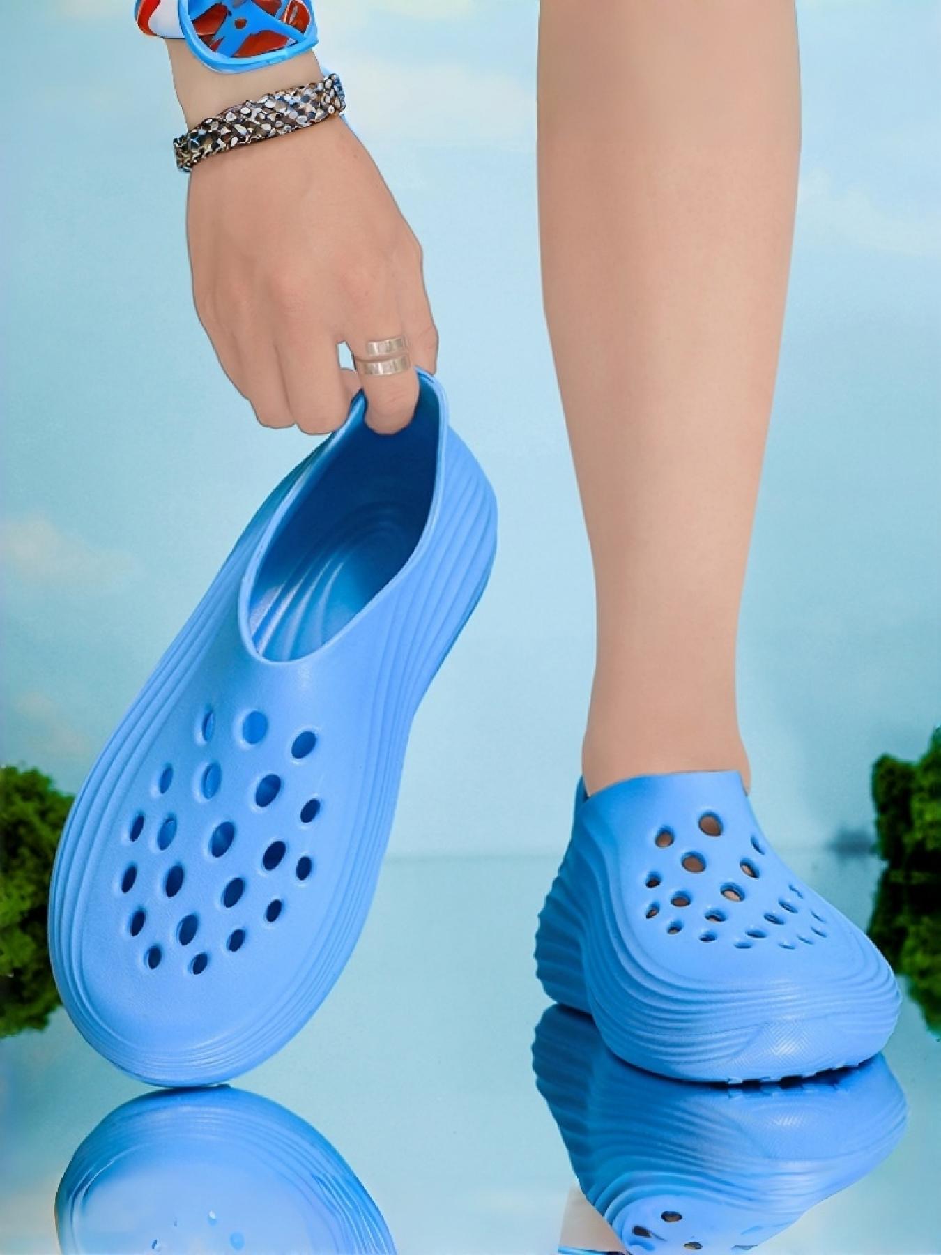 Unisex Blue Wave Thick-Soled Clogs: Breathable Hollow, Summer Outdoor Beach Slides