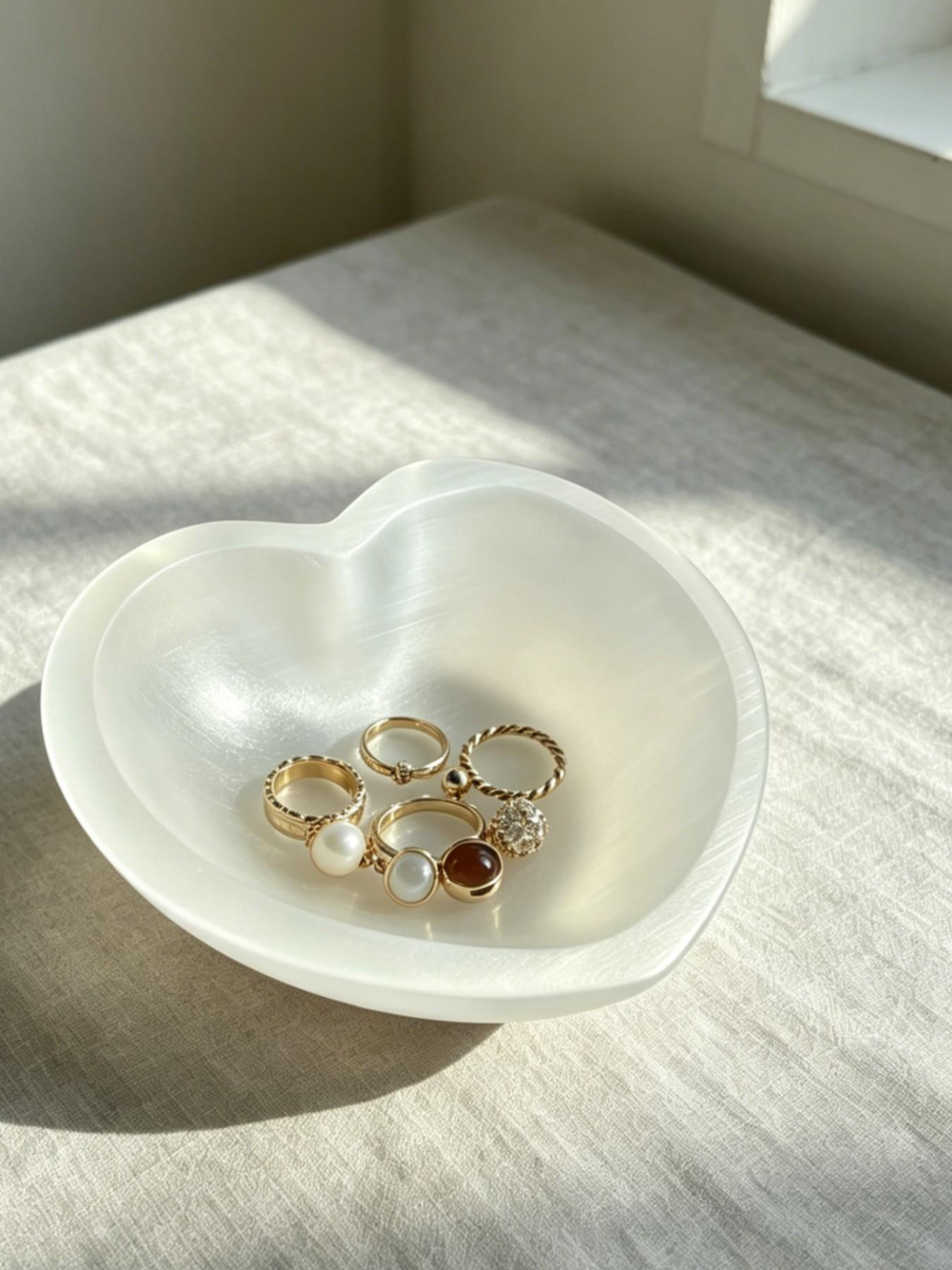 Unique Selenite Bowl Ornament, Heart Shape Quartz Crystal, Home Decor Gift, Bare Stone Collectible, Office Bedroom Living Room, Crystal Decorative Ornaments