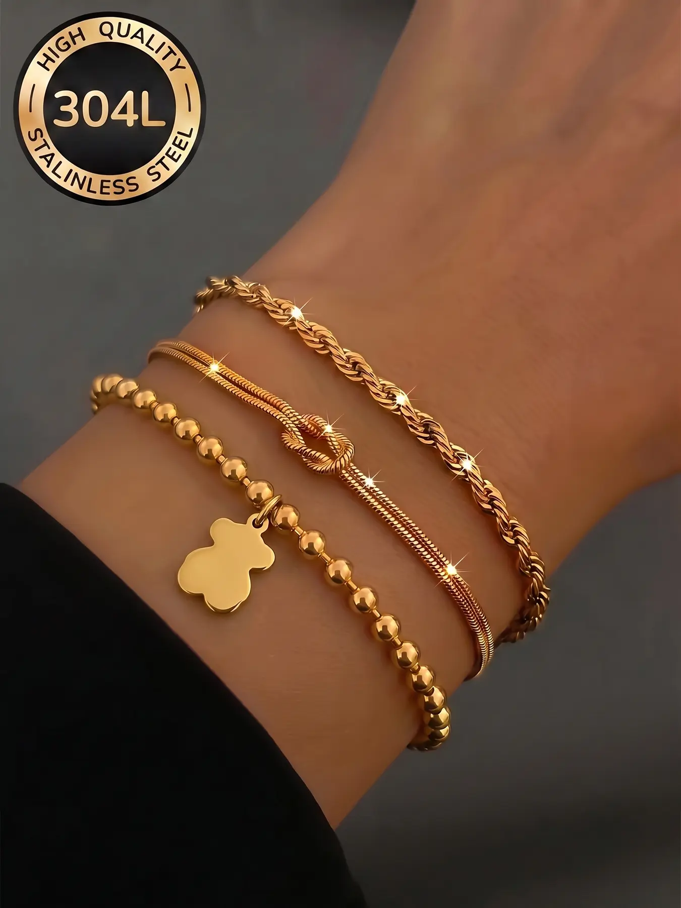 Gentle and elegant versatile bracelet, small and exquisite to adorn your wrist. The style is simple and not exaggerated, the workmanship is solid and the details are in place, making it an excellent choice for a girlfriend to wear