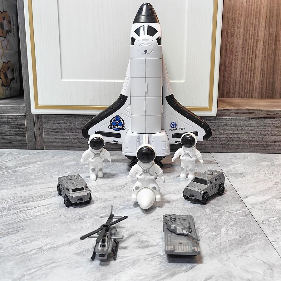 Large Transport Plane Toy Set, 3 Space Astronauts, Perfect Gift for Collectors and Aviation Enthusiasts, Ideal Birthday and New Year Present