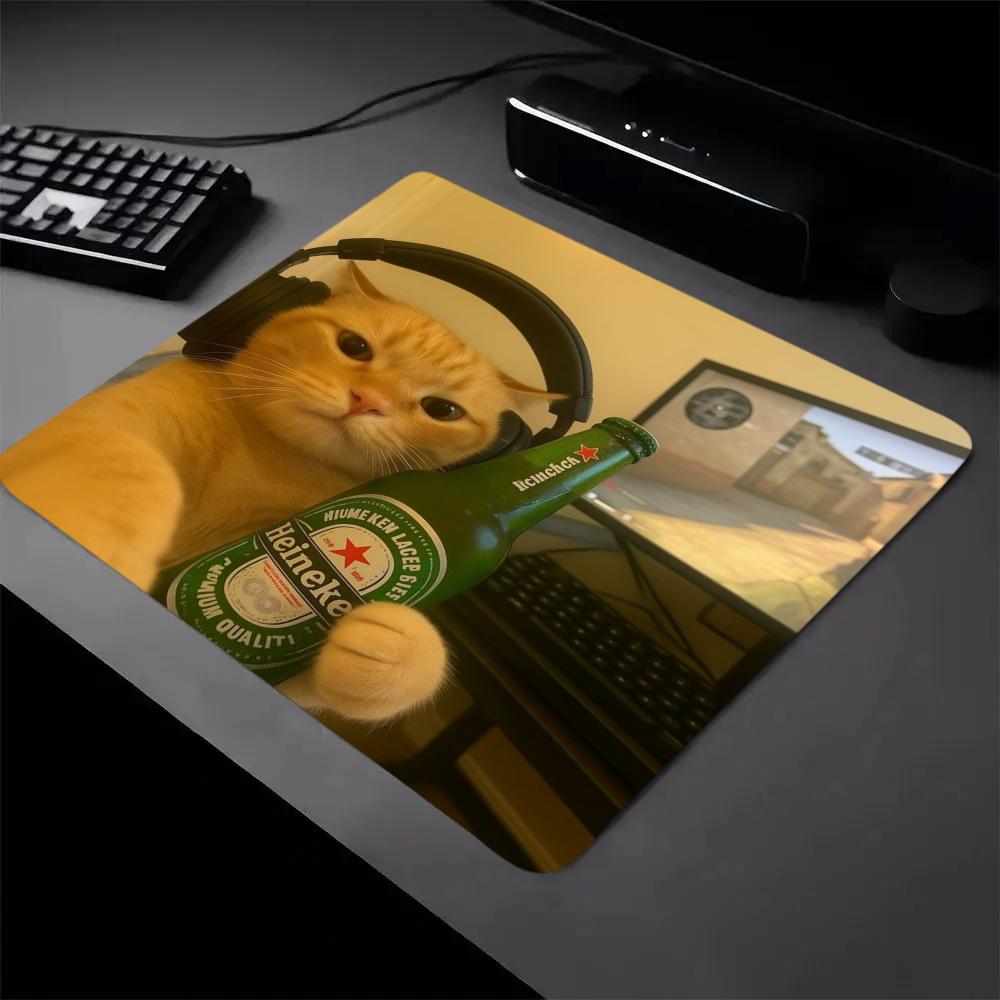 1 Mouse Pad Square rubber mouse pad, locked edge, non-slip, smooth surface. Computer accessory for office & gaming, fits laptop & PC. Available in large 45×40cm and small 22×18cm.