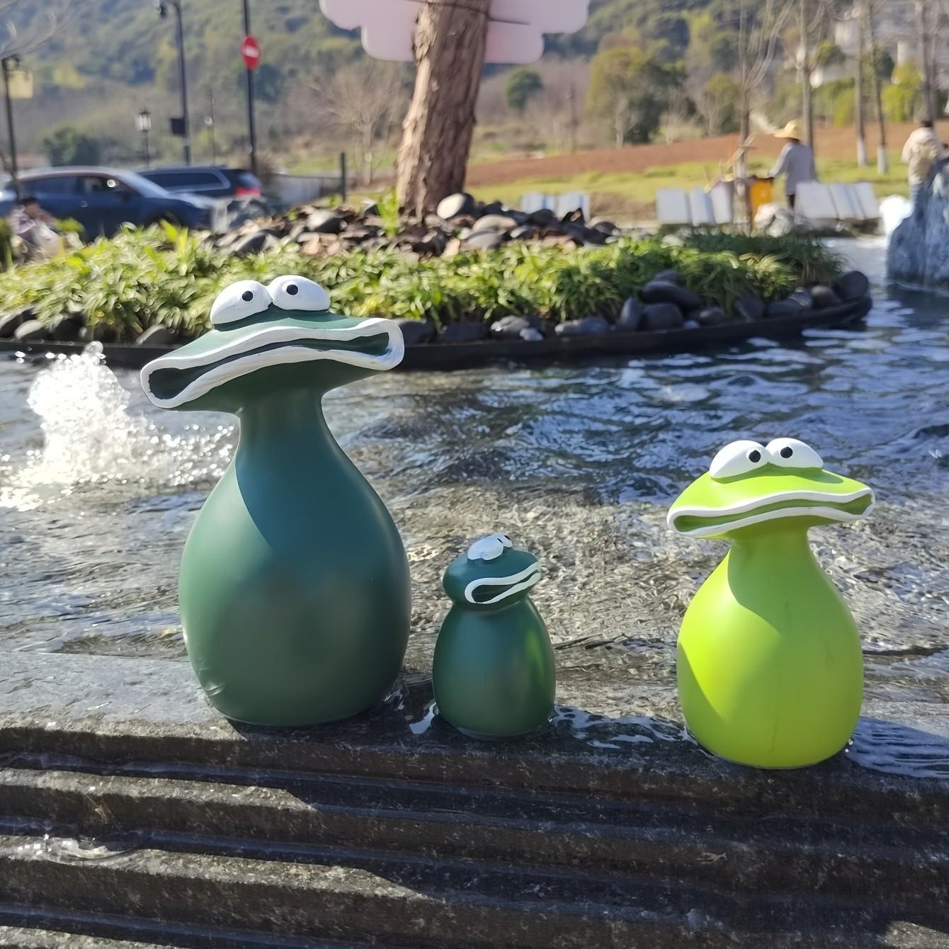 3-Piece Big Mouth Frog Family Set, Whimsical Resin Garden Statues, Charming Accent for Porch, Patio, Indoor Shelves, Animal Lovers Gift