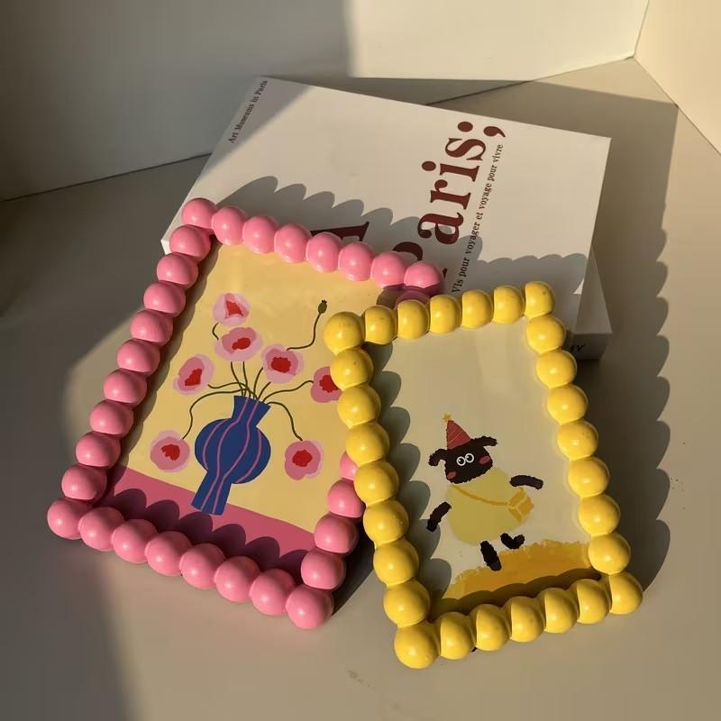 Cute Resin Decorative Photo Frame — A charming home accent and desktop photo display stand, perfect for showcasing family photos; holds 6-inch prints.