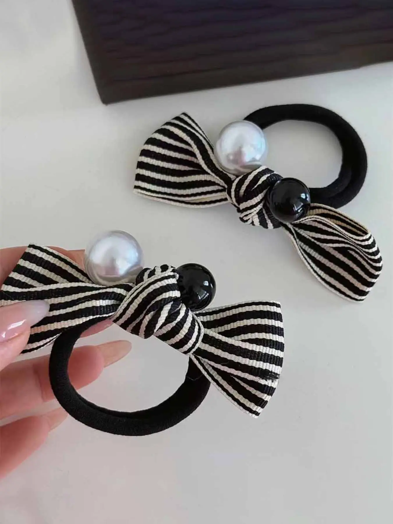 2Pcs Simple Pearl Striped Bow Hair Scrunchies, Black & White Color Block Towel Hair Ties, Textured Hair Accessories for Women