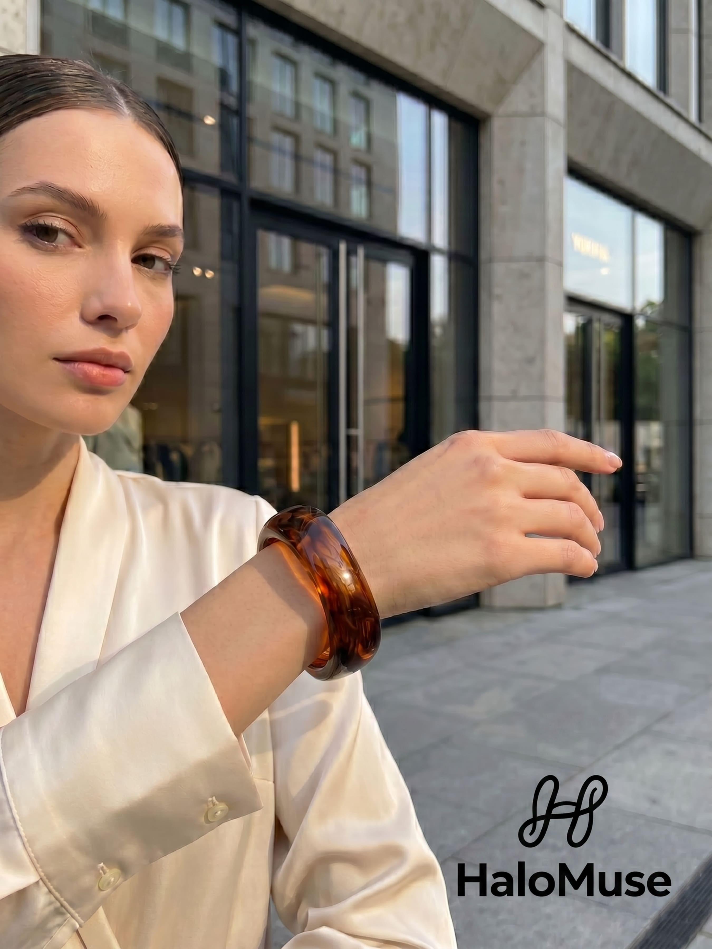 Unique Amber-Effect Irregular Bangle - Stunning Marbled Texture, The Finishing Touch to Your Beach Outfit & The Ultimate Luxury Gift