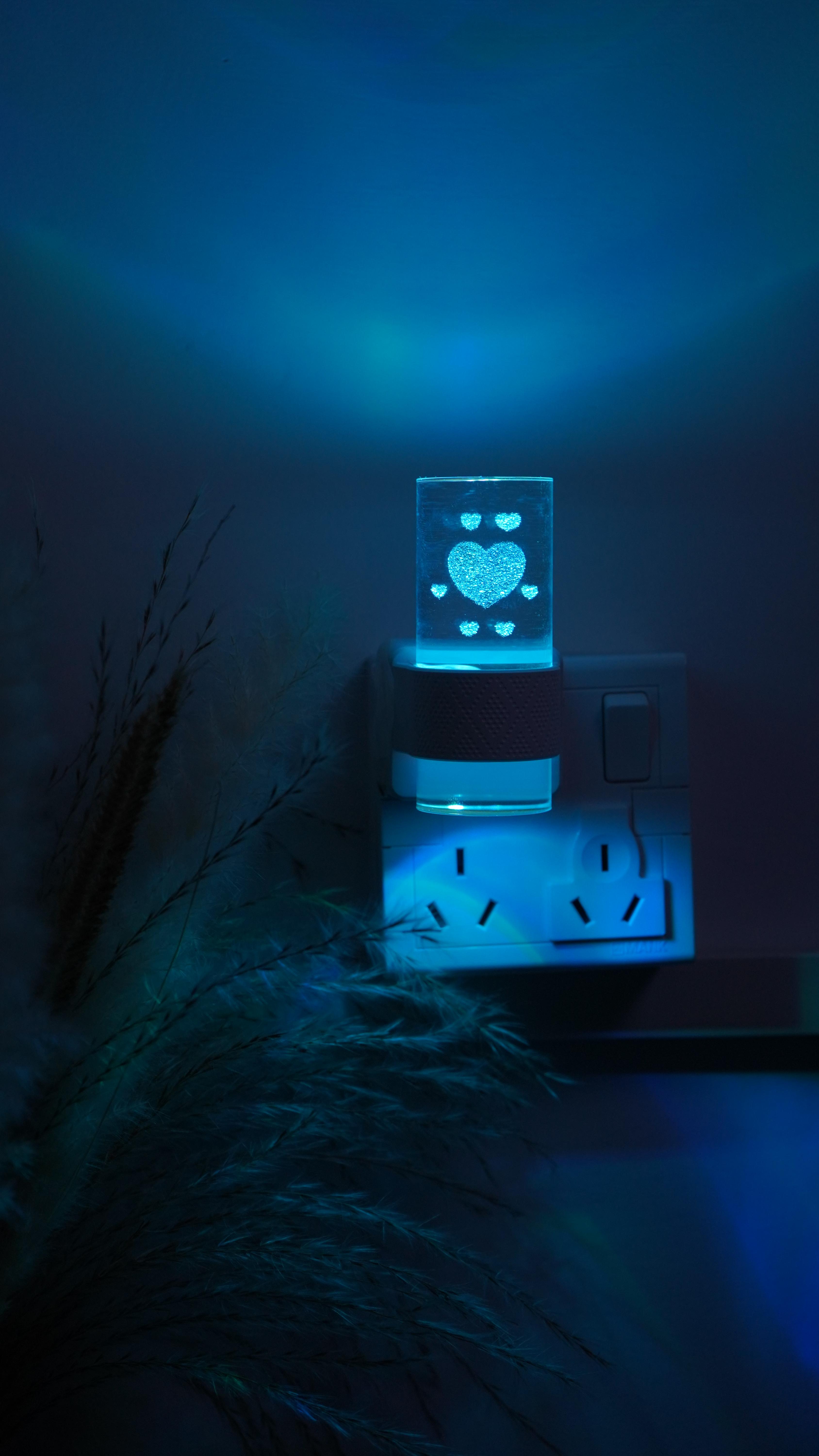 Wall-Mounted Night Light with Light Sensor, Adjustable Brightness, Color-Changing Night Light. Elegant design night light featuring bubble/heart/astronaut patterns. Ideal for children's rooms, bathrooms, hallways, and holiday gifts