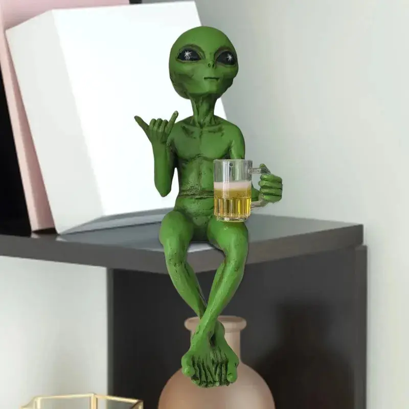 Alien Statue Drinking Beer Alien Sculpture Resin Craft Novelty Funny Desktop Decoration Bookshelf Office Desktop Garden Decoration