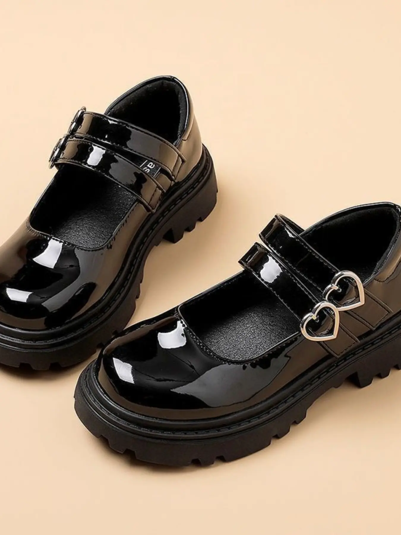 New Heart Buckle Thick Sole Heeled Anti-Slip Chunky Toe Mary Jane Style Girl's Versatile Small Leather Shoes, Fashionable and Comfortable Footwear